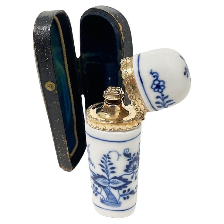 Petit flacon de parfum à parfum en porcelaine et or du 19ème siècle dans une boîte