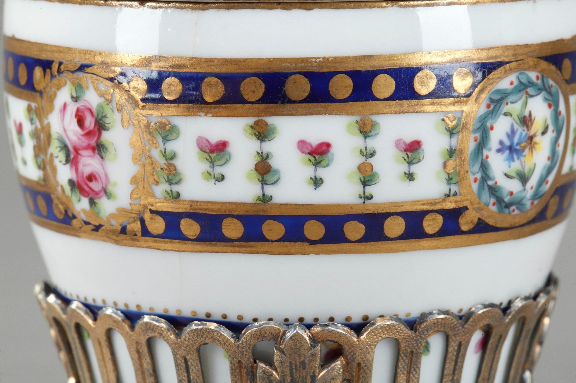 19th Century Small Inkwell in Porcelain and Silver-Gilt in Sevres Style For Sale 5
