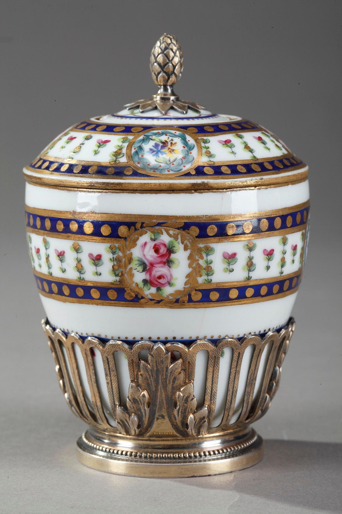French 19th Century Small Inkwell in Porcelain and Silver-Gilt in Sevres Style For Sale