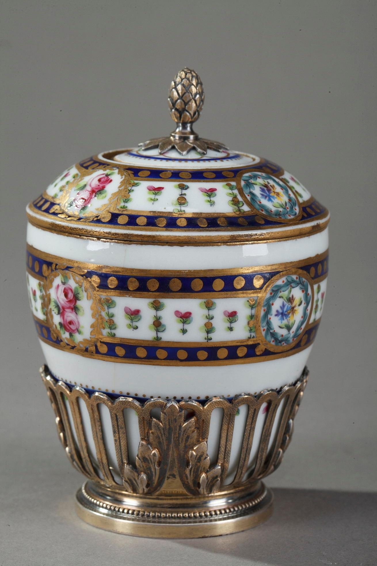 19th Century Small Inkwell in Porcelain and Silver-Gilt in Sevres Style For Sale 1