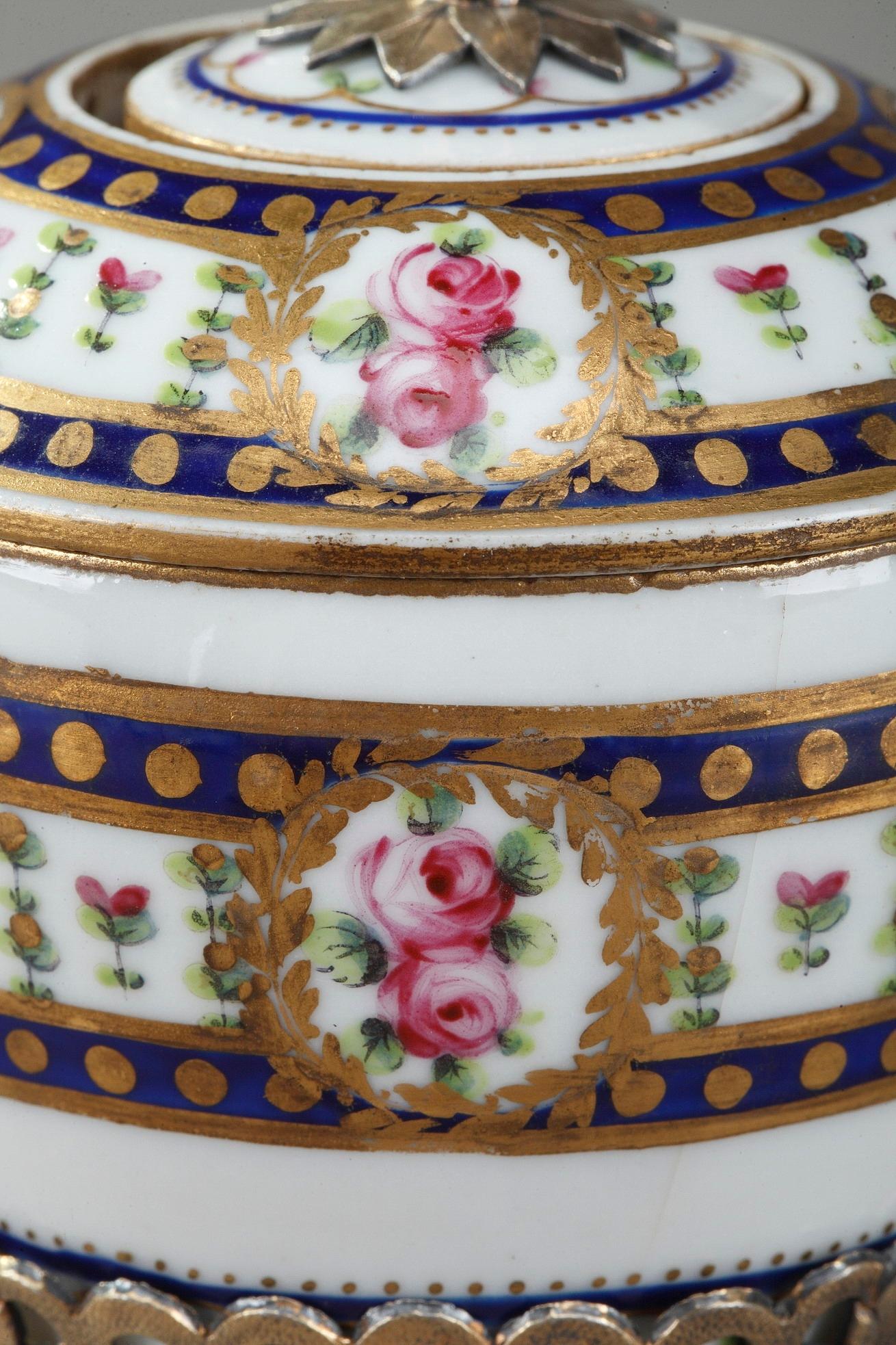 19th Century Small Inkwell in Porcelain and Silver-Gilt in Sevres Style For Sale 4