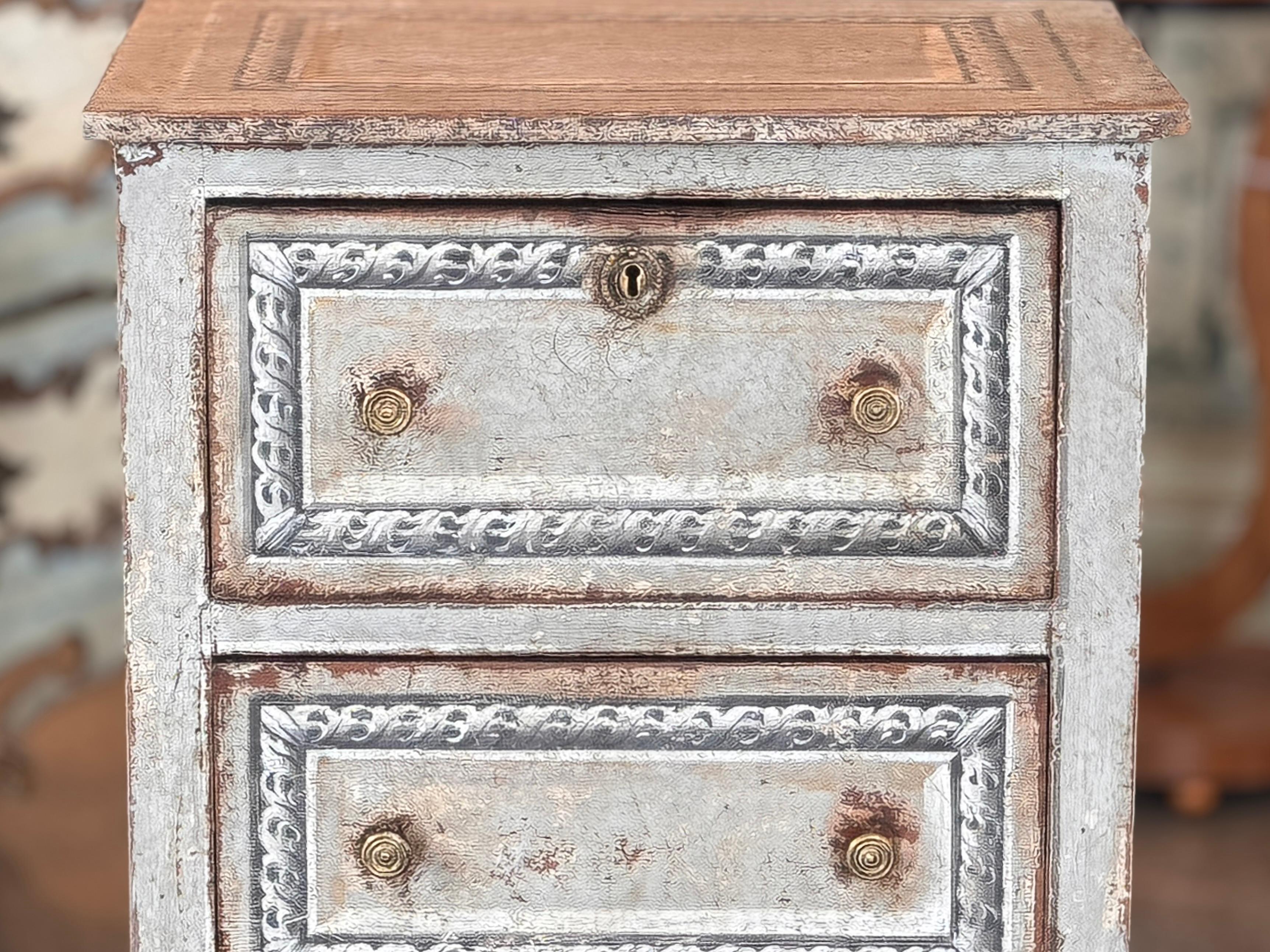 19th Century Small Italian Painted Commode For Sale 1