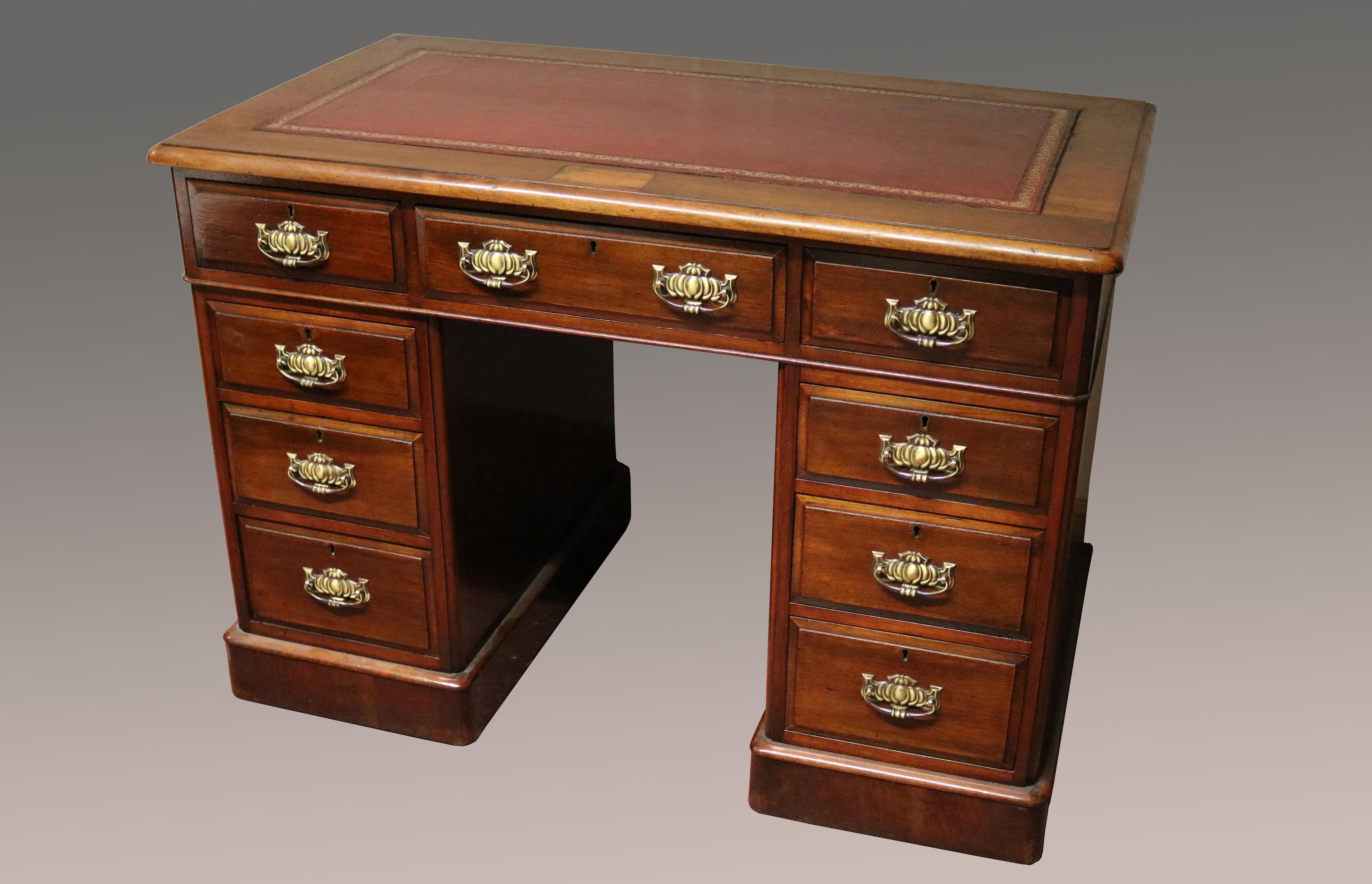 19th Century Small Mahogany Pedestal Desk with Red Leather Top For Sale 1