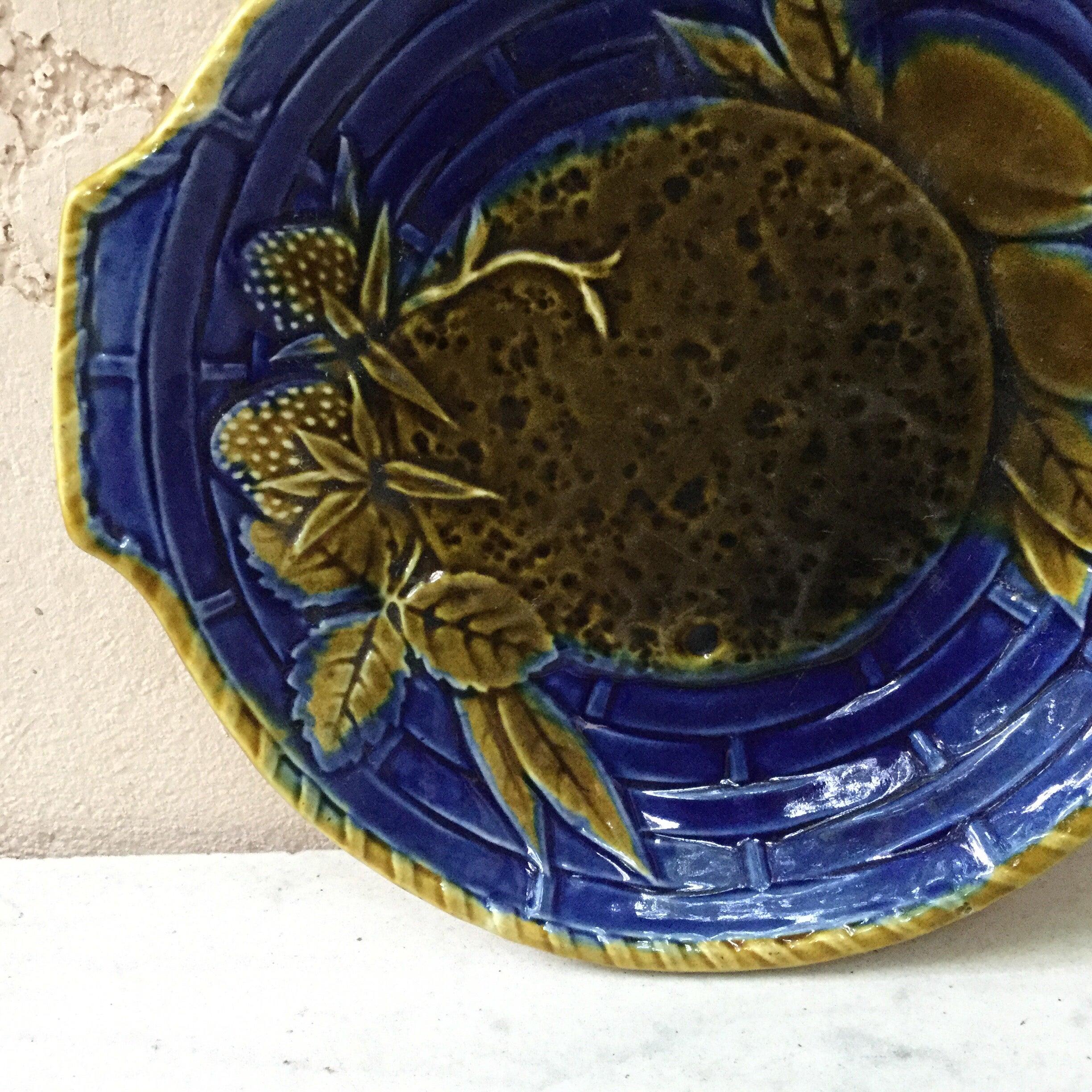 English 19th Century Small Majolica Platter Wedgwood For Sale