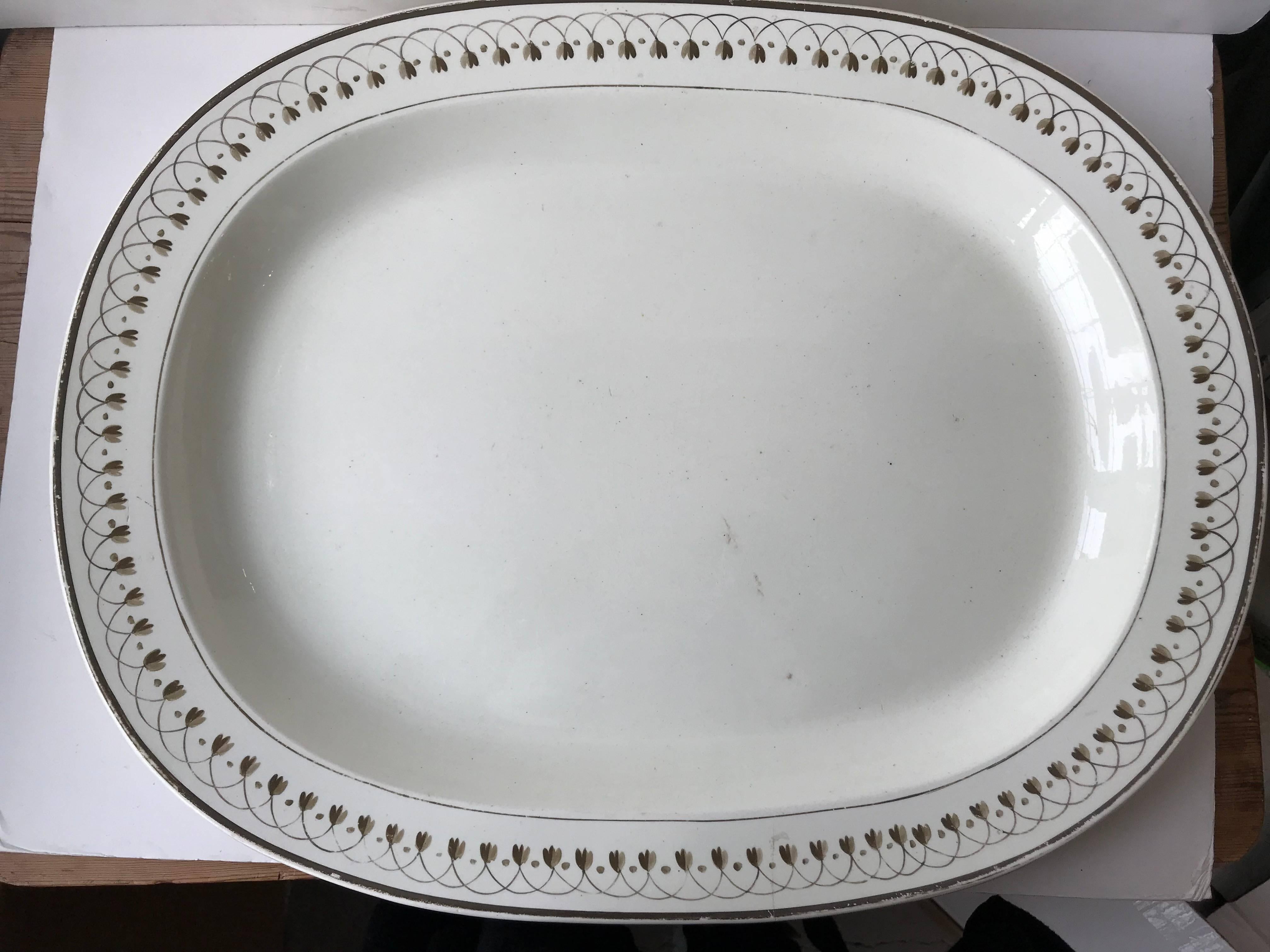 19th Century Small Oval Creamware Platter For Sale 1