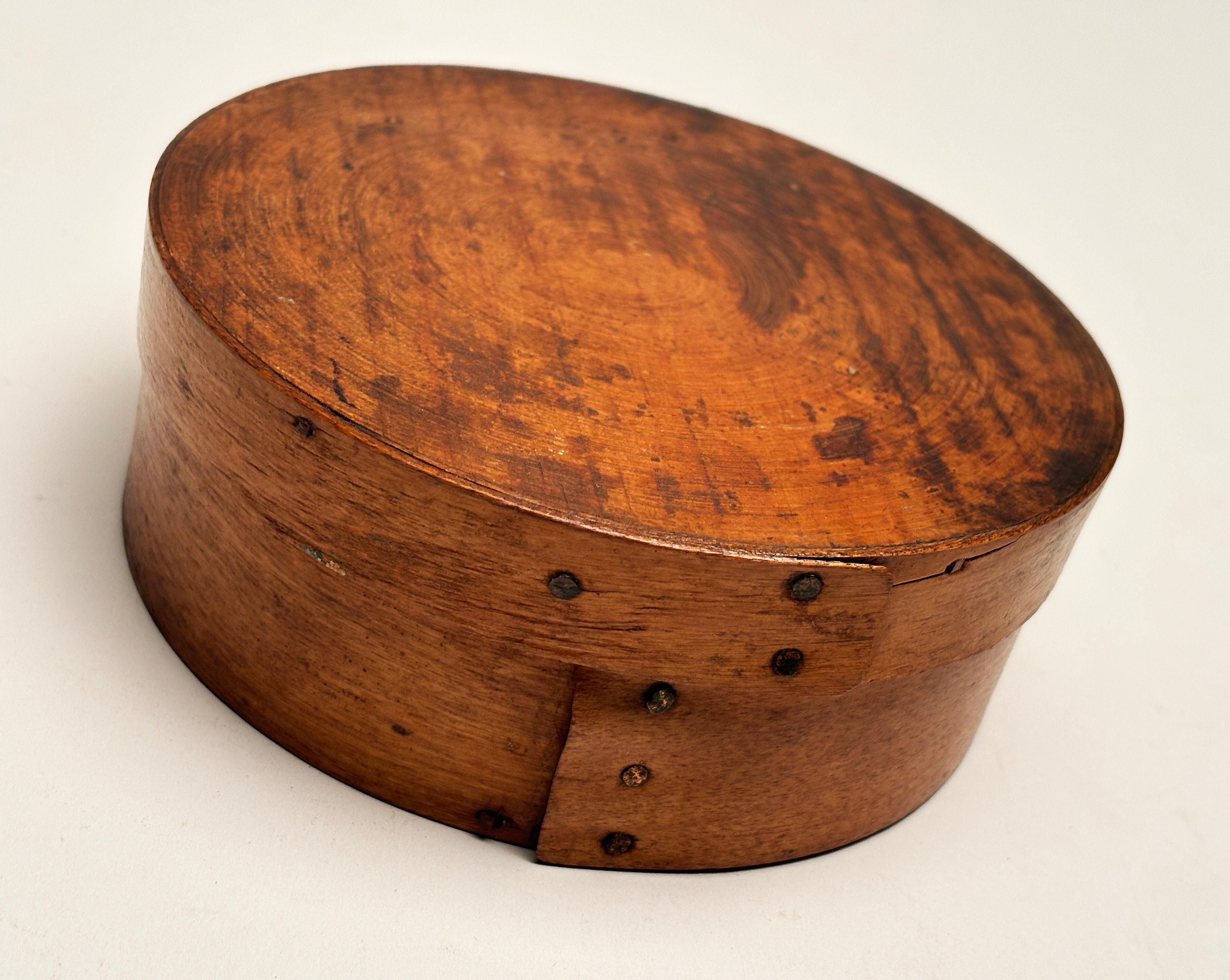 Primitive 19th Century Small Pantry Box with Original Lid For Sale