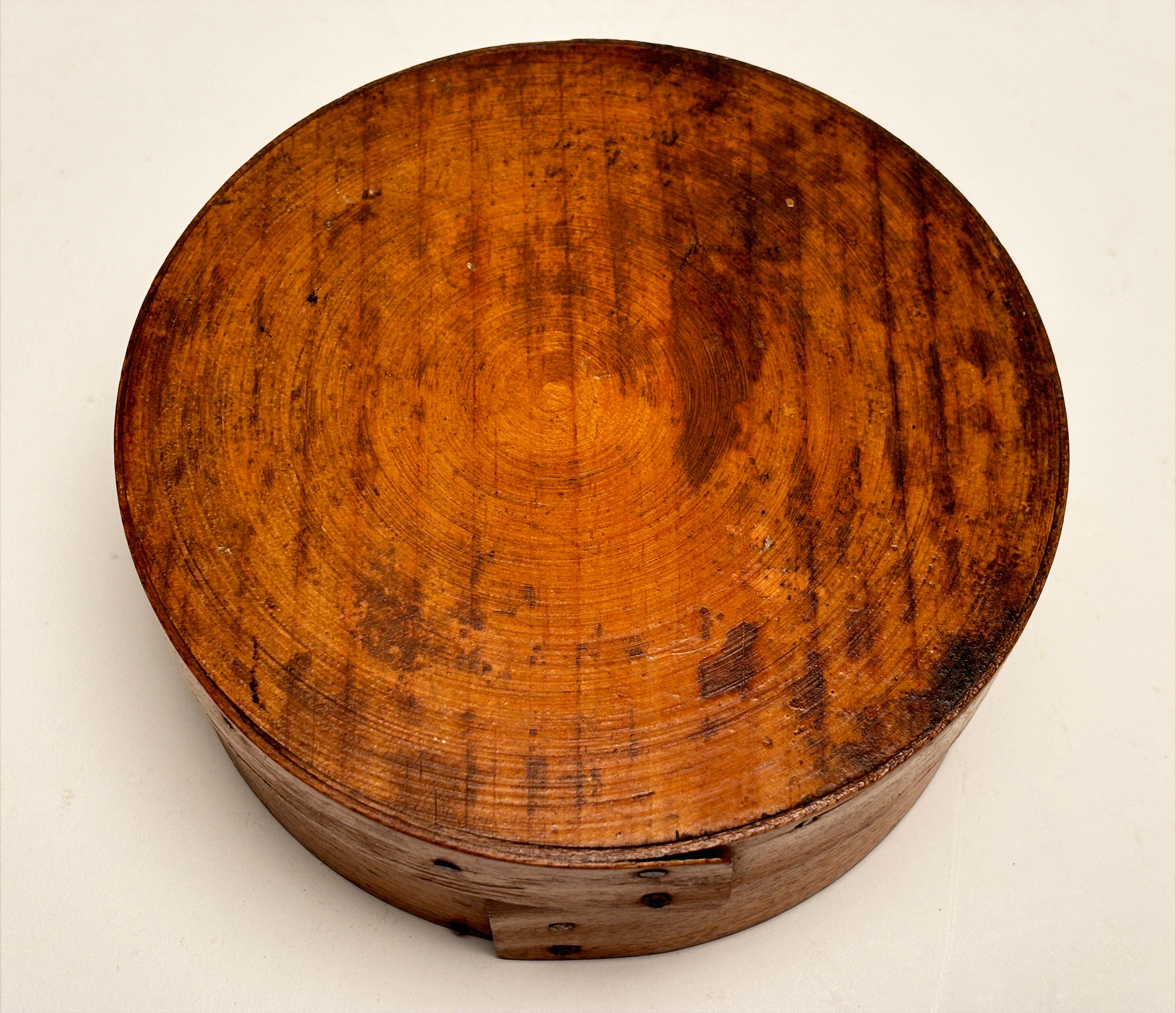 American 19th Century Small Pantry Box with Original Lid For Sale