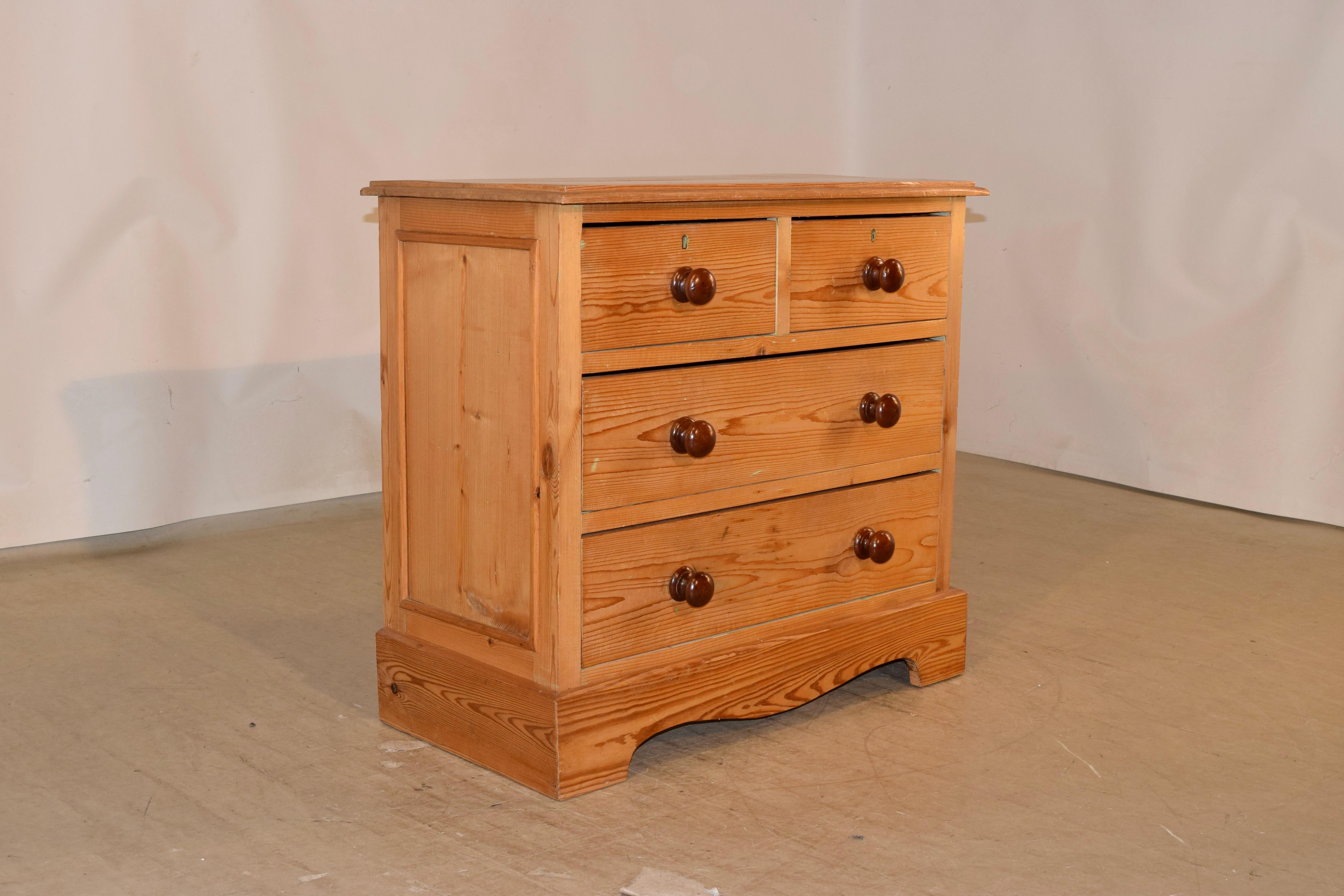 English 19th Century Small Pine Chest of Drawers For Sale