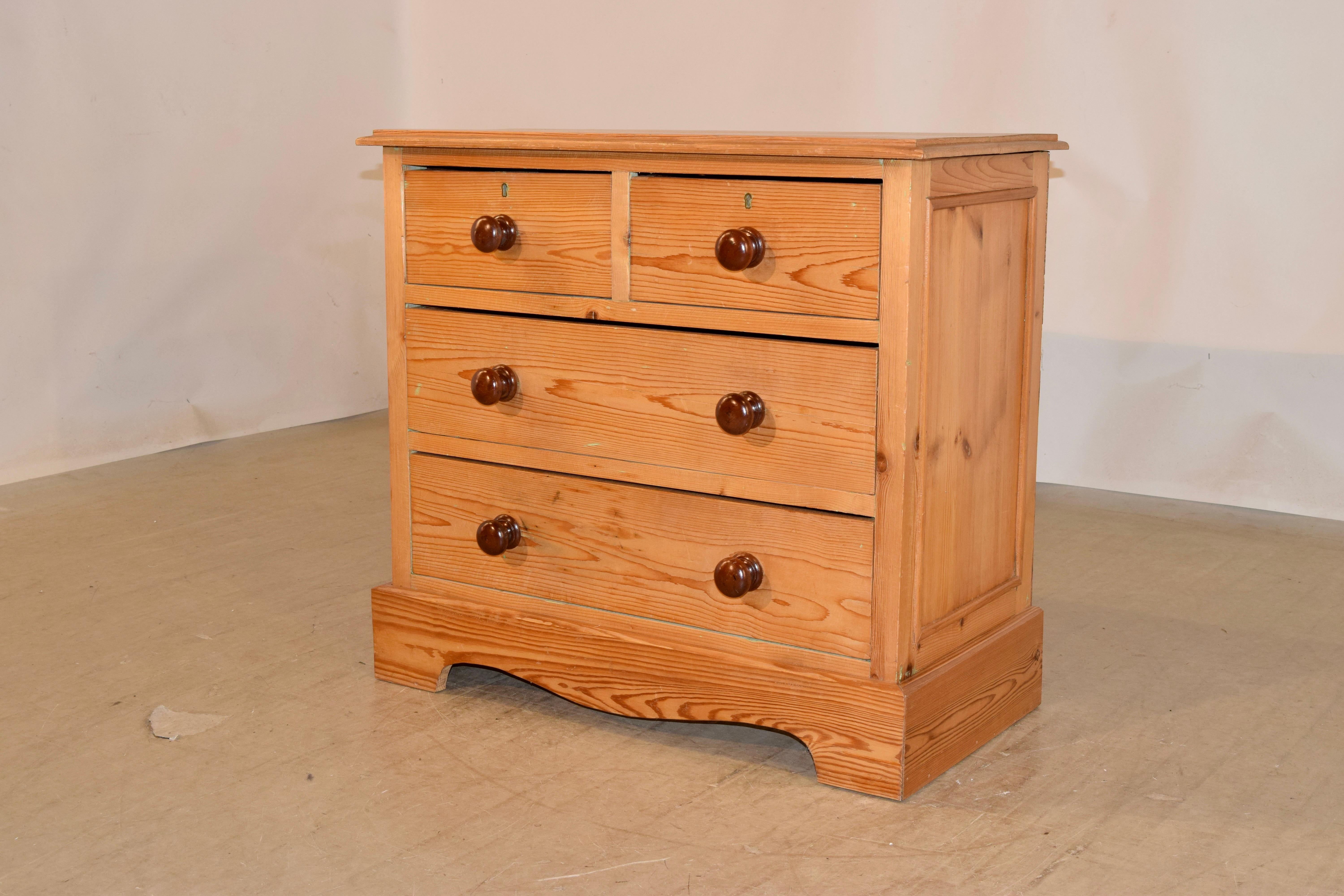 19th Century Small Pine Chest of Drawers In Good Condition For Sale In High Point, NC