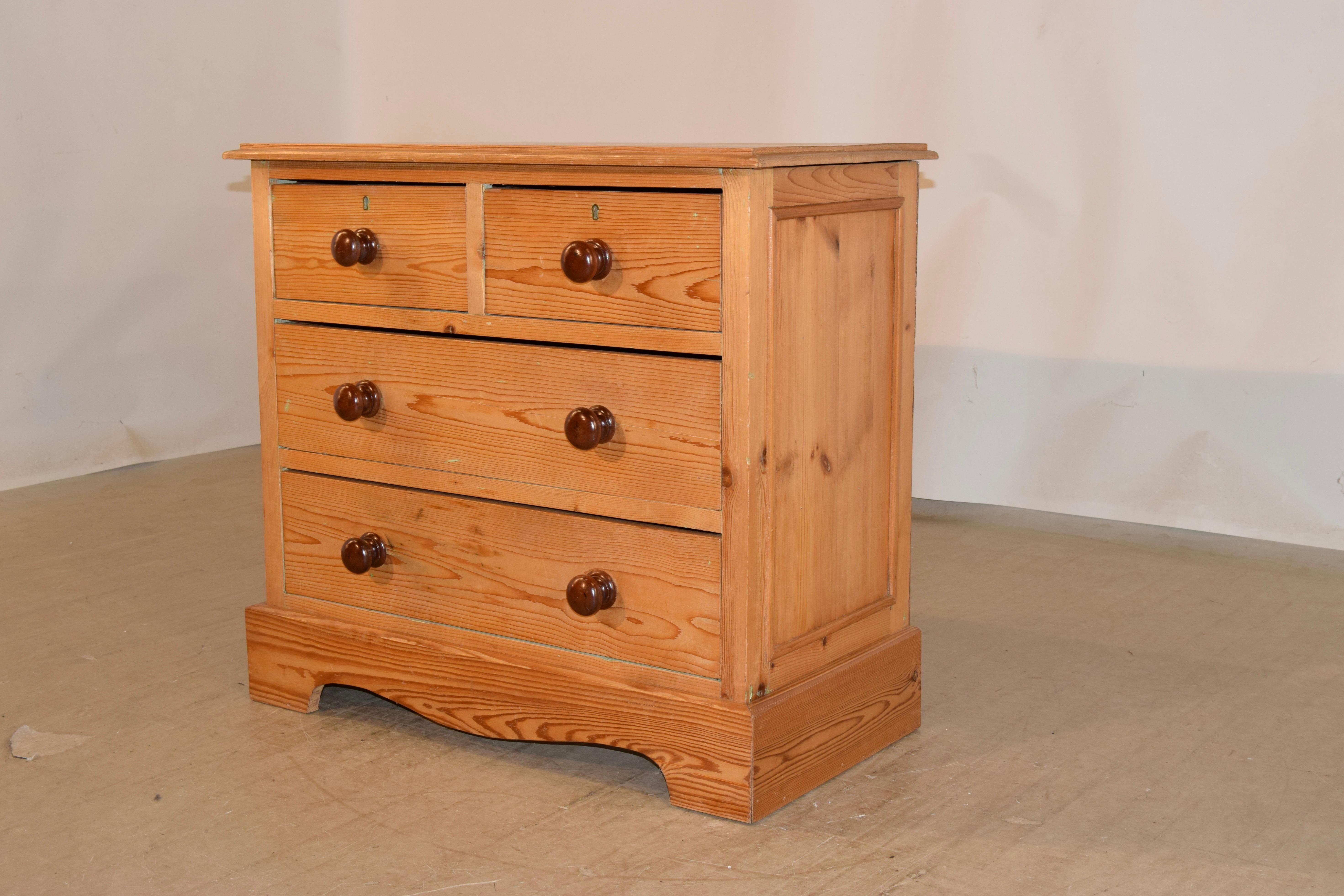 19th Century Small Pine Chest of Drawers For Sale 1