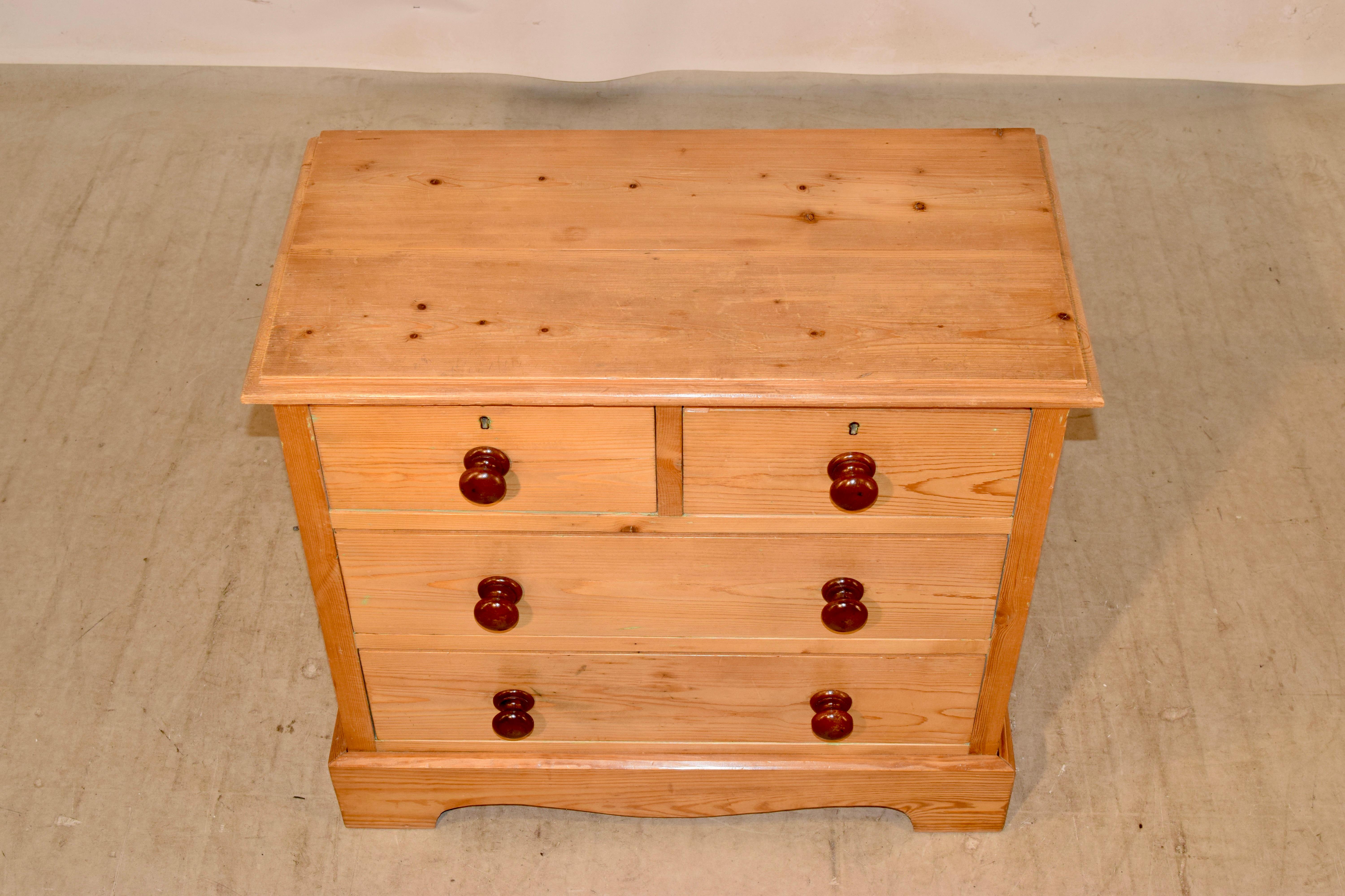 19th Century Small Pine Chest of Drawers For Sale 2