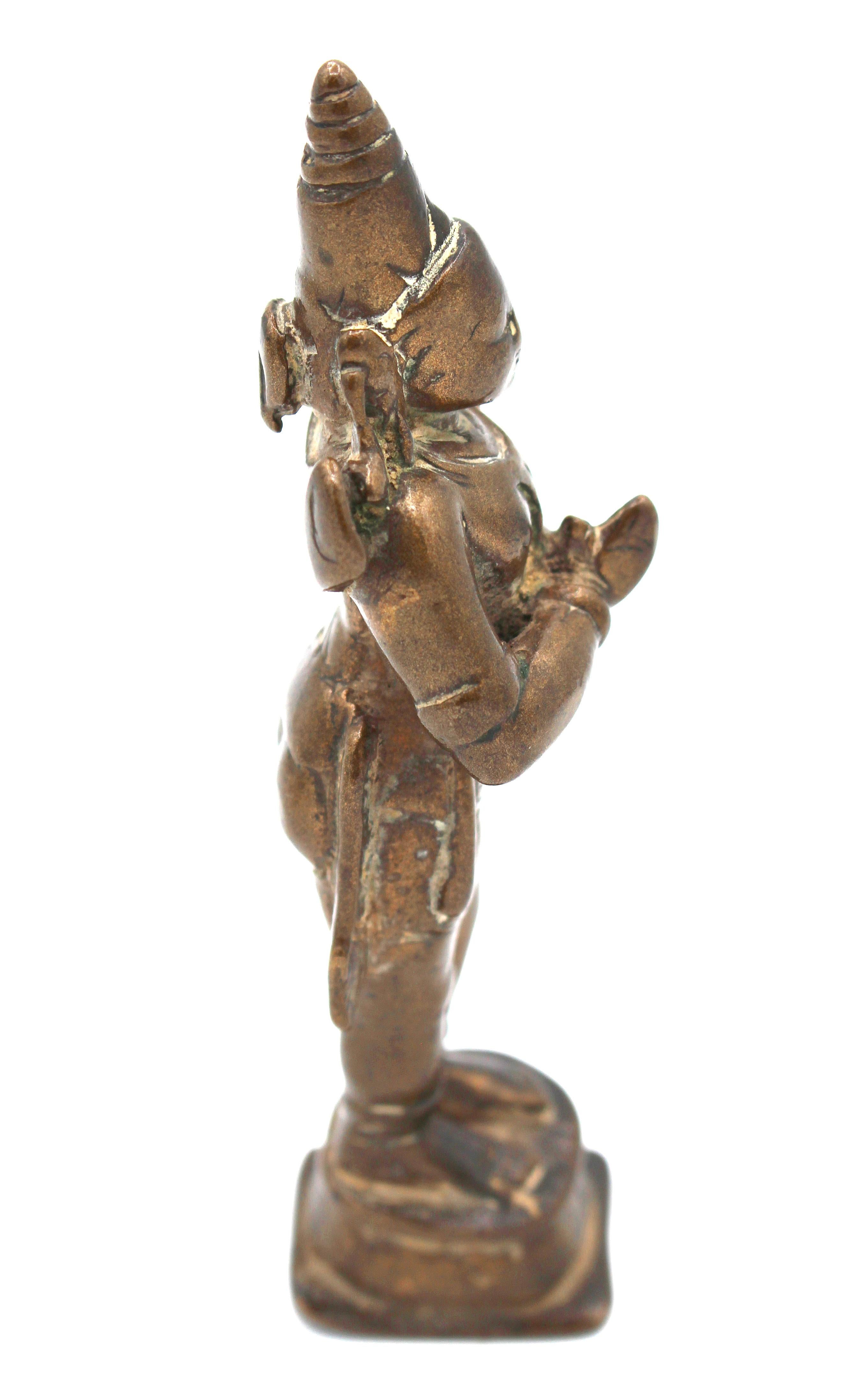 Indien Petite statue de dieu hindou en bronze serein du 19ème siècle en vente