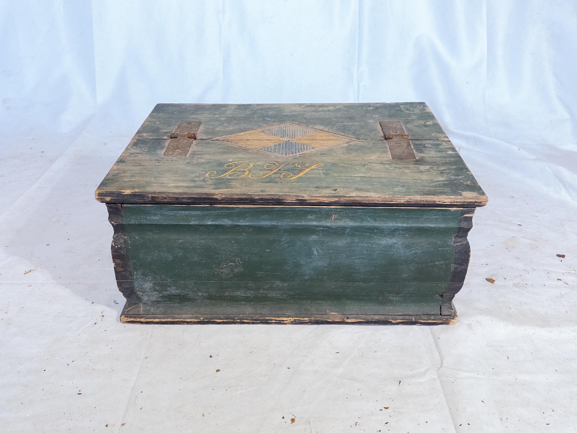 The 19th Century Small Swedish Chest is not just a charming piece of furniture; it's a testament to the timeless allure of traditional craftsmanship. Its quaint design and distinctive green paint tell a story of craftsmanship and character. Crafted