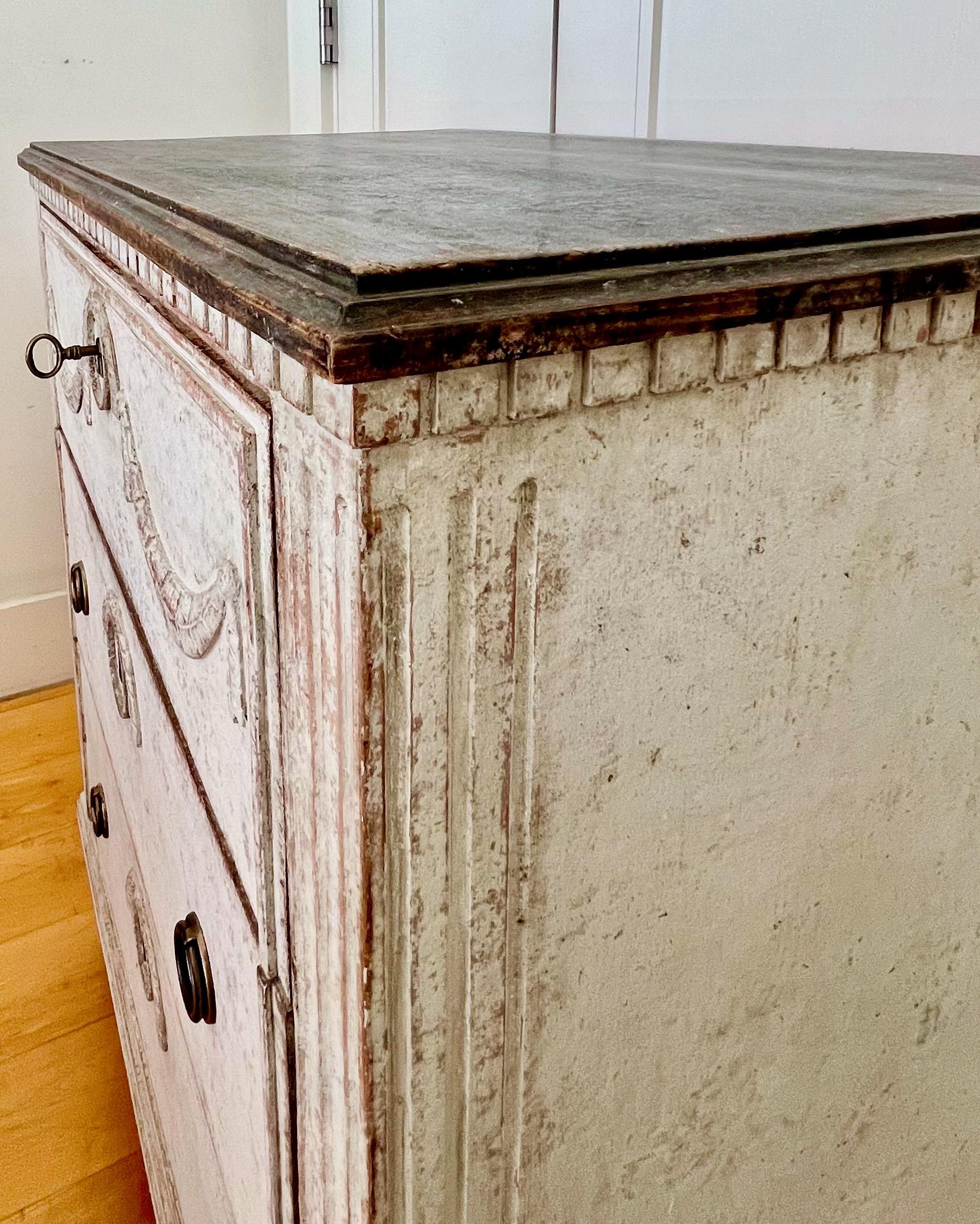19th century Small Swedish Chest For Sale 1