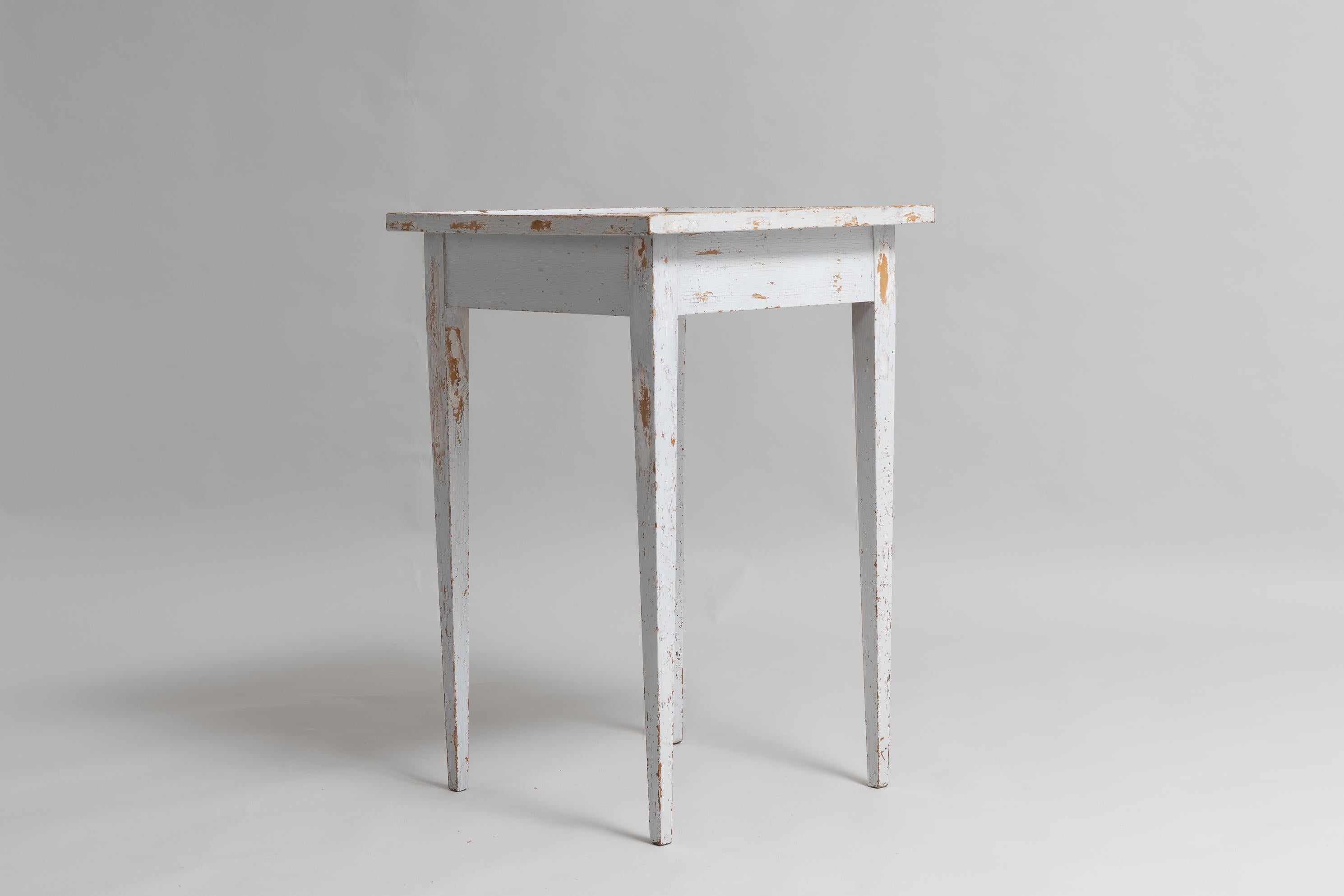 19th Century Small Swedish White Gustavian Side Table In Good Condition For Sale In Kramfors, SE