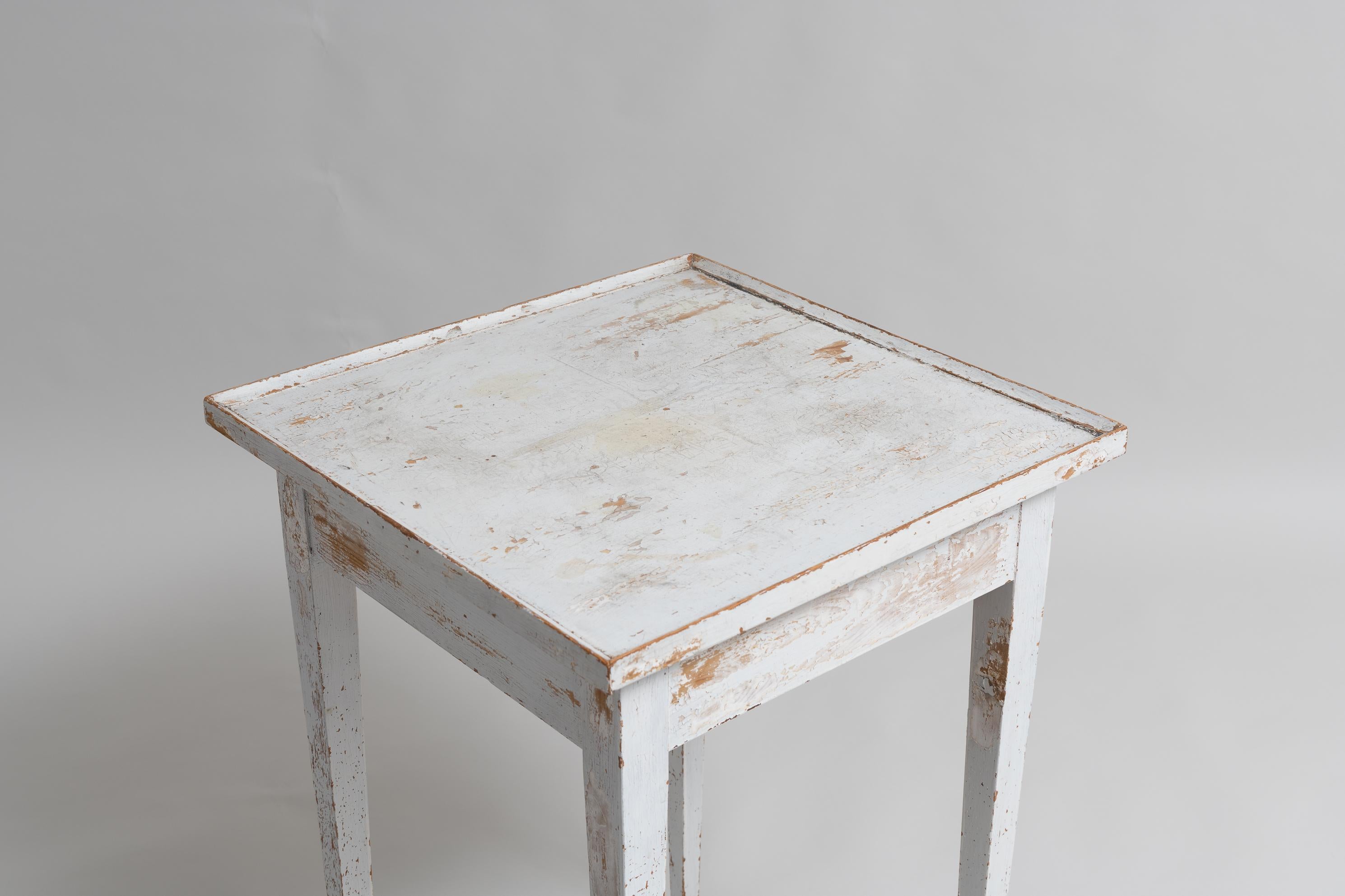 19th Century Small Swedish White Gustavian Side Table For Sale 1