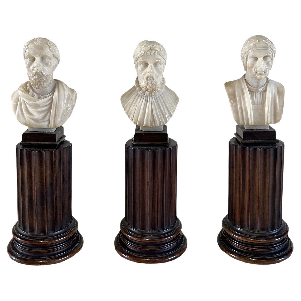 Petit Trio de bustes de poètes anciens en bois de noyer italien du 19e siècle en vente