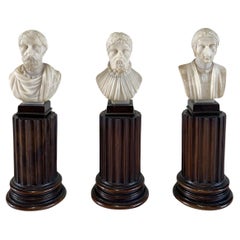 Petit Trio de bustes de poètes anciens en bois de noyer italien du 19e siècle