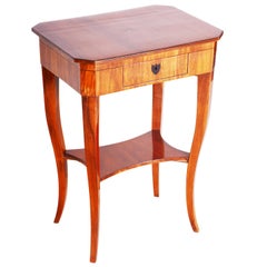 19th Century, Small Walnut Biedermeier Side Table, Austria 1810s, Shellac