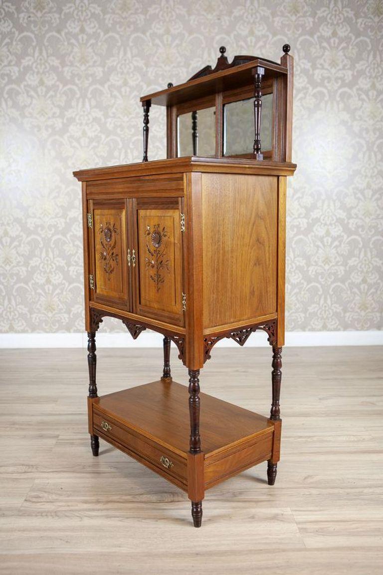 19th-Century Small Walnut Cabinet With the Motif of Sunflowers by George Davis

A small piece of furniture made of walnut wood in the style of a cabinet, dating back to the 4th quarter of the 19th century. The cabinet consists of a base and a