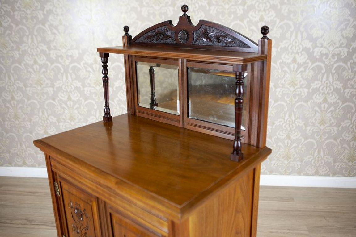 19th-Century Small Walnut Cabinet With the Motif of Sunflowers by George Davis In Good Condition For Sale In Opole, PL
