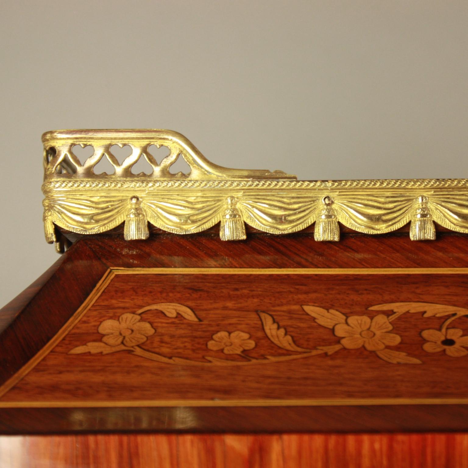 19. Jahrhundert Louis XVI Floral Intarsien-Schreibtisch oder Damen Sekretär (Holz) im Angebot