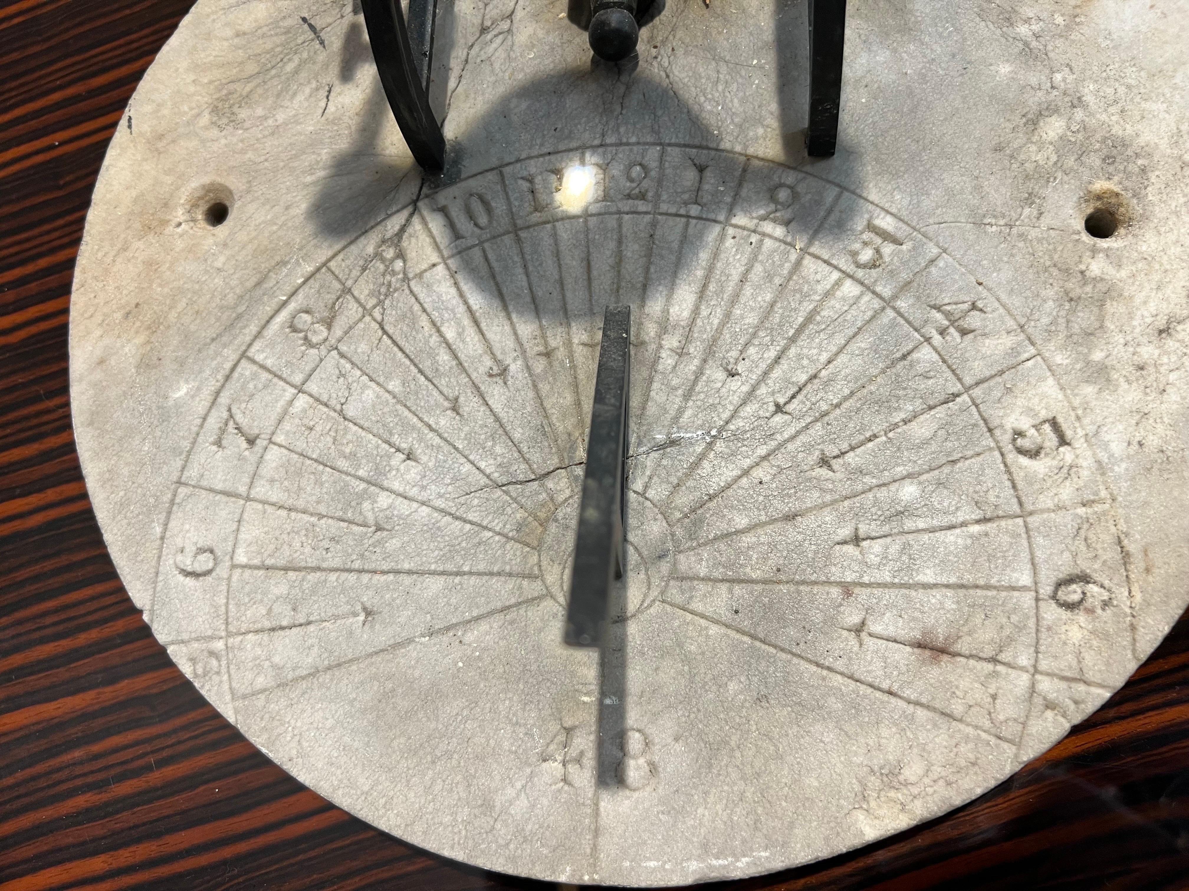 Solar Signal-Kanon des 19. Jahrhunderts auf Marmor Sundial im Zustand „Gut“ im Angebot in Charleston, SC