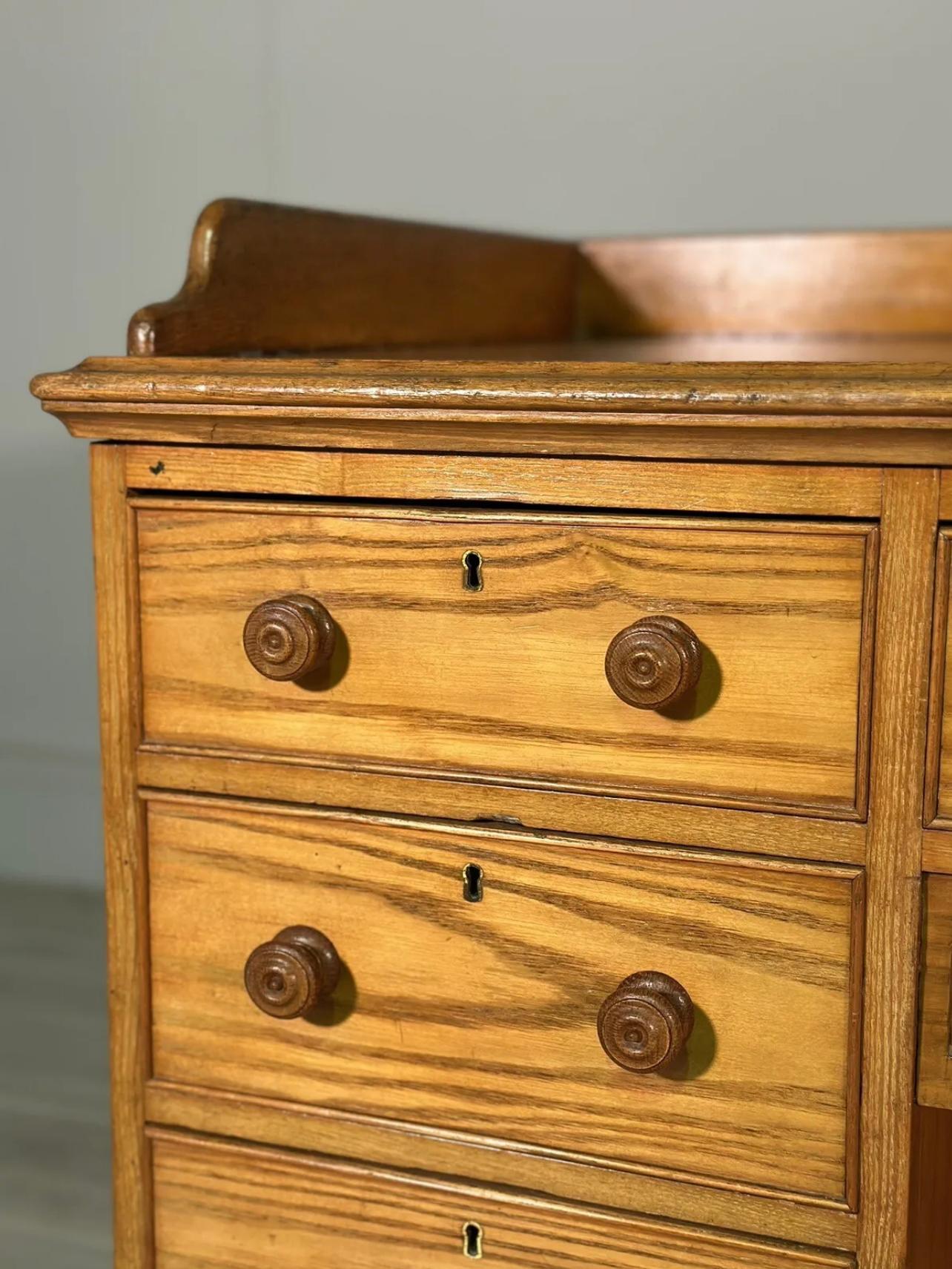 19th Century Solid Ash Kneehole Desk In Good Condition For Sale In Accrington, GB