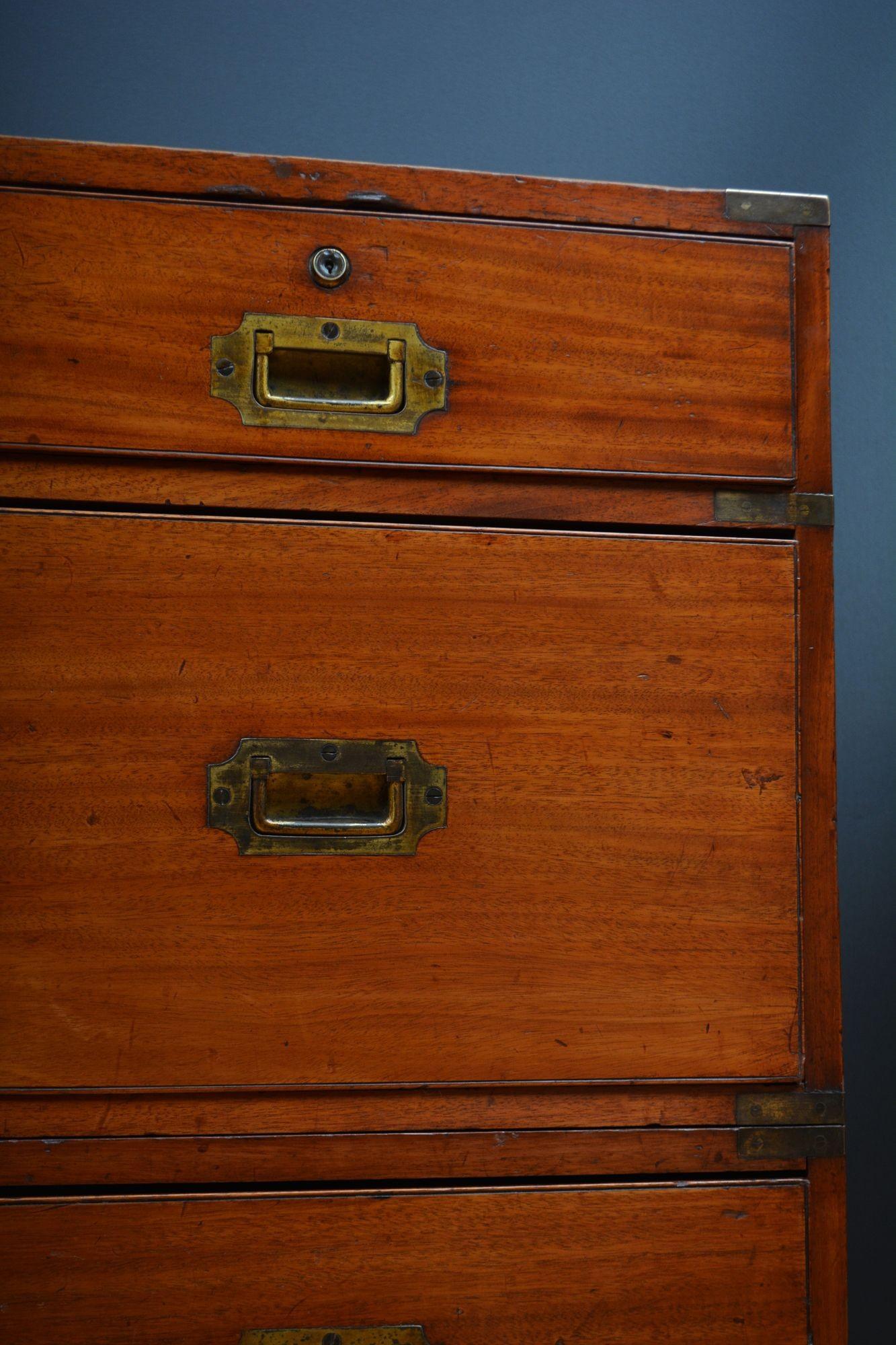Cassettiera Campaigner in mogano massiccio del XIX secolo in vendita 9