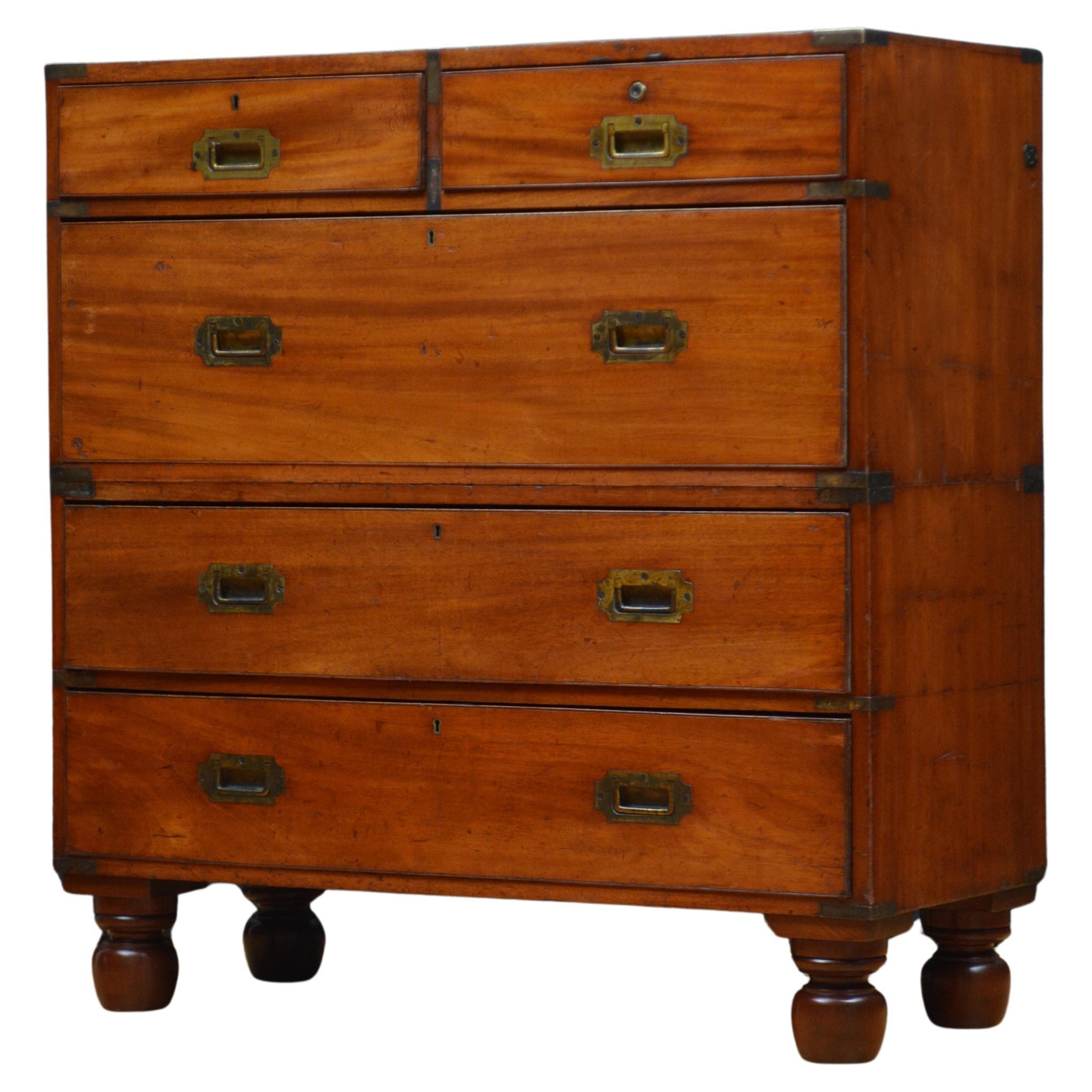 Cassettiera Campaigner in mogano massiccio del XIX secolo in vendita