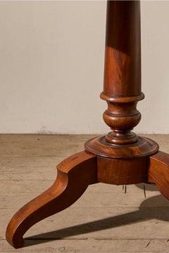 19th century Solid mahogany tilt top table