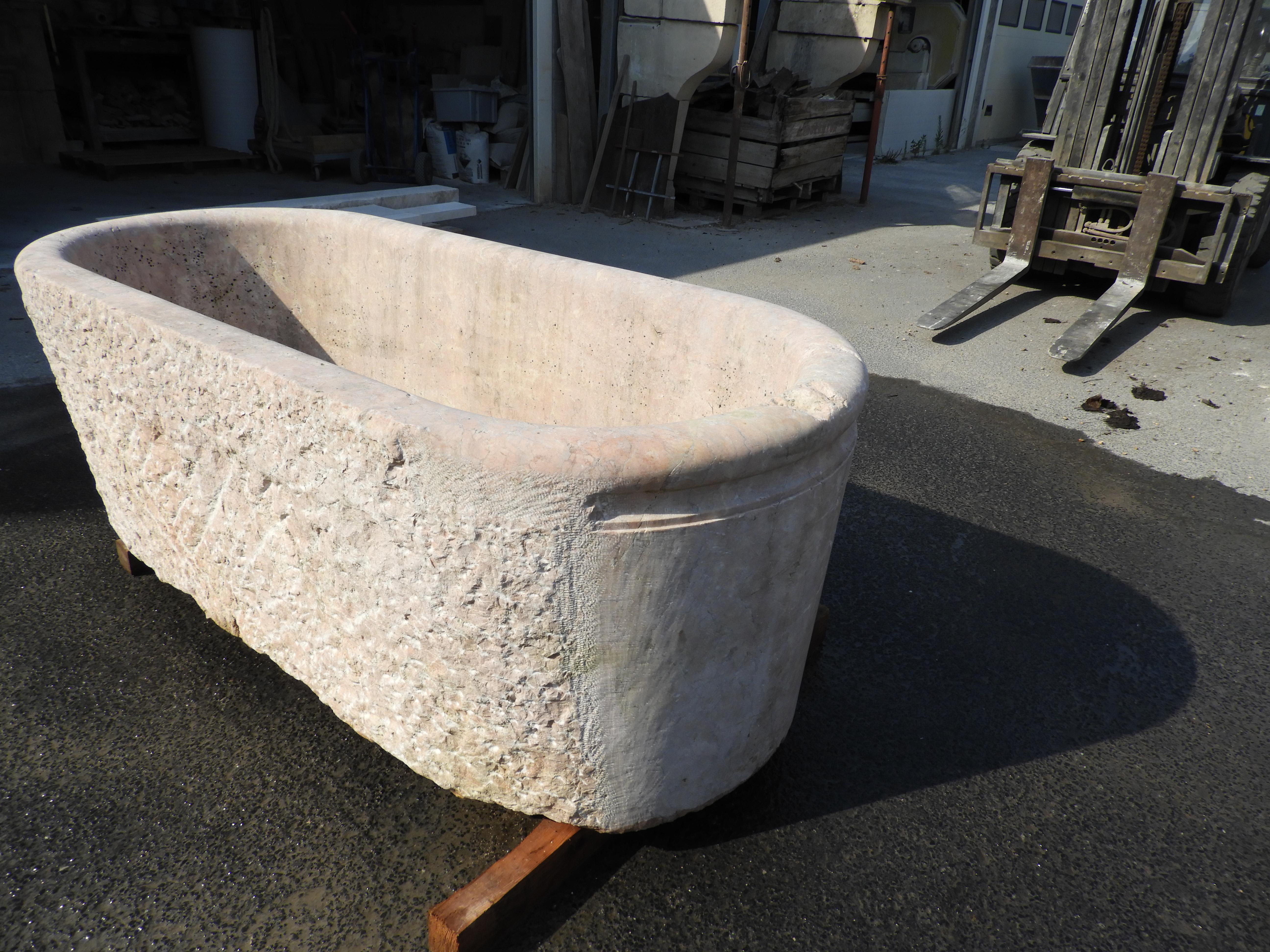 19th Century Solid Marble Bathtub in Rojo Alicante In Excellent Condition In Zedelgem, BE