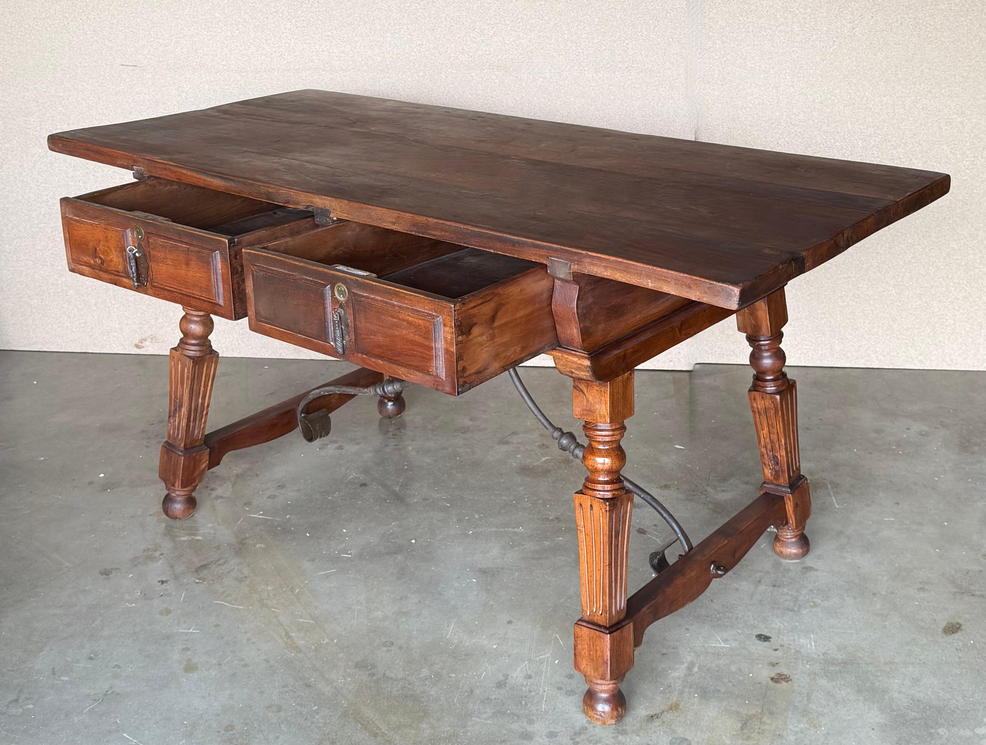 19th Century Solid Oak Baroque Fluted Legs Desk Writing Table or Console Bon état - En vente à Miami, FL