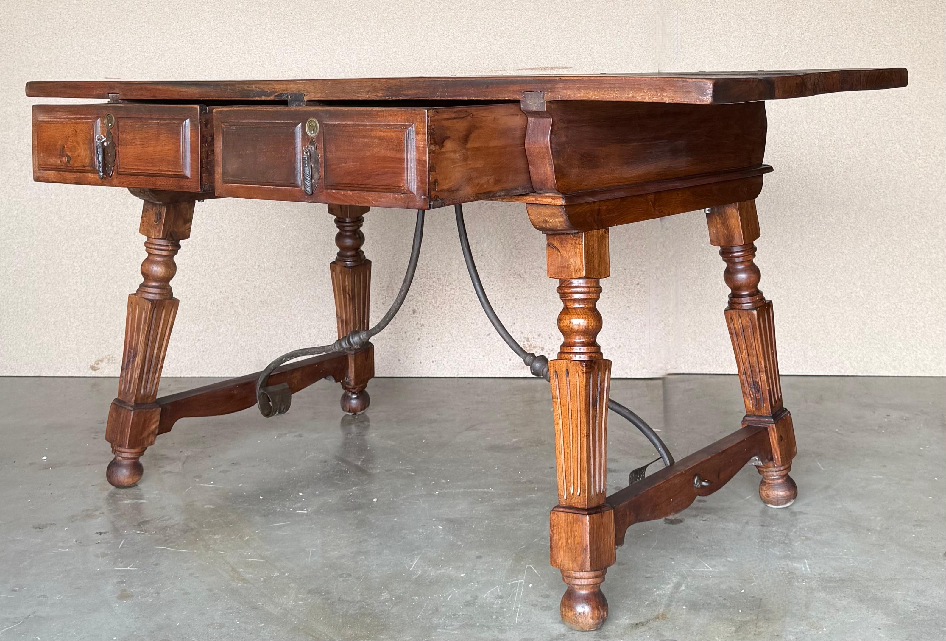 Fin du XIXe siècle 19th Century Solid Oak Baroque Fluted Legs Desk Writing Table or Console en vente