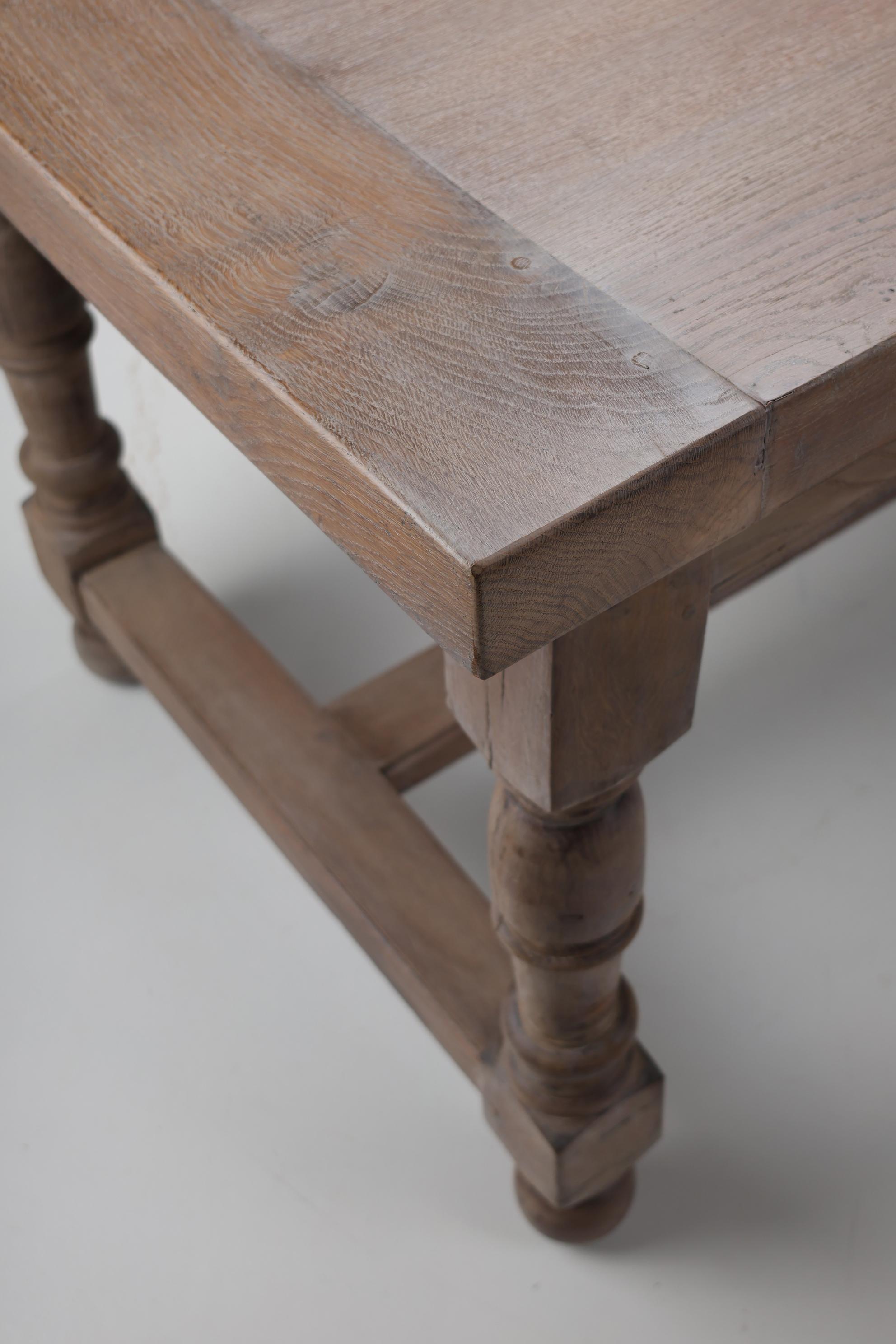 Mesa de comedor de roble macizo del siglo XIX en venta 3