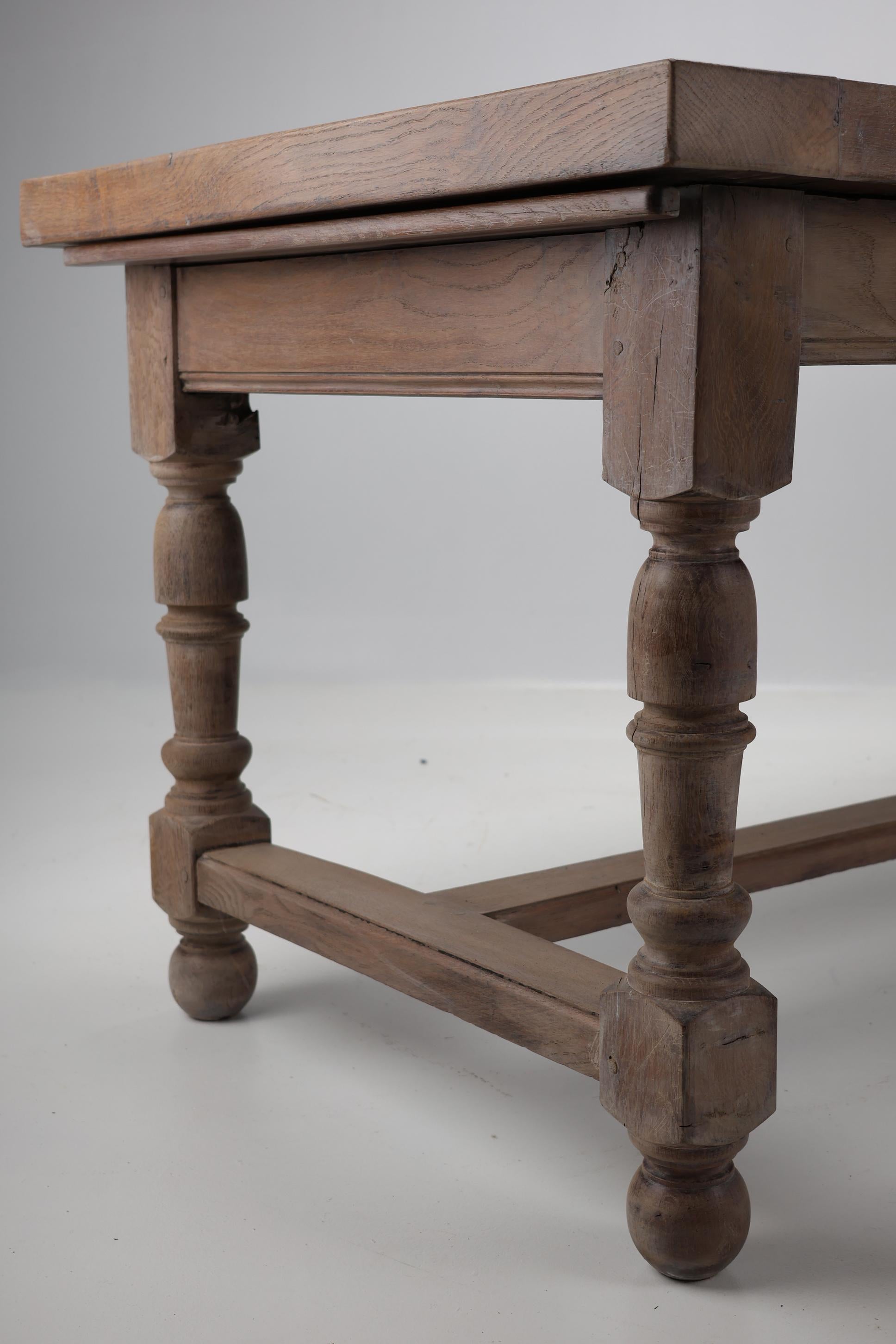Mesa de comedor de roble macizo del siglo XIX en venta 5