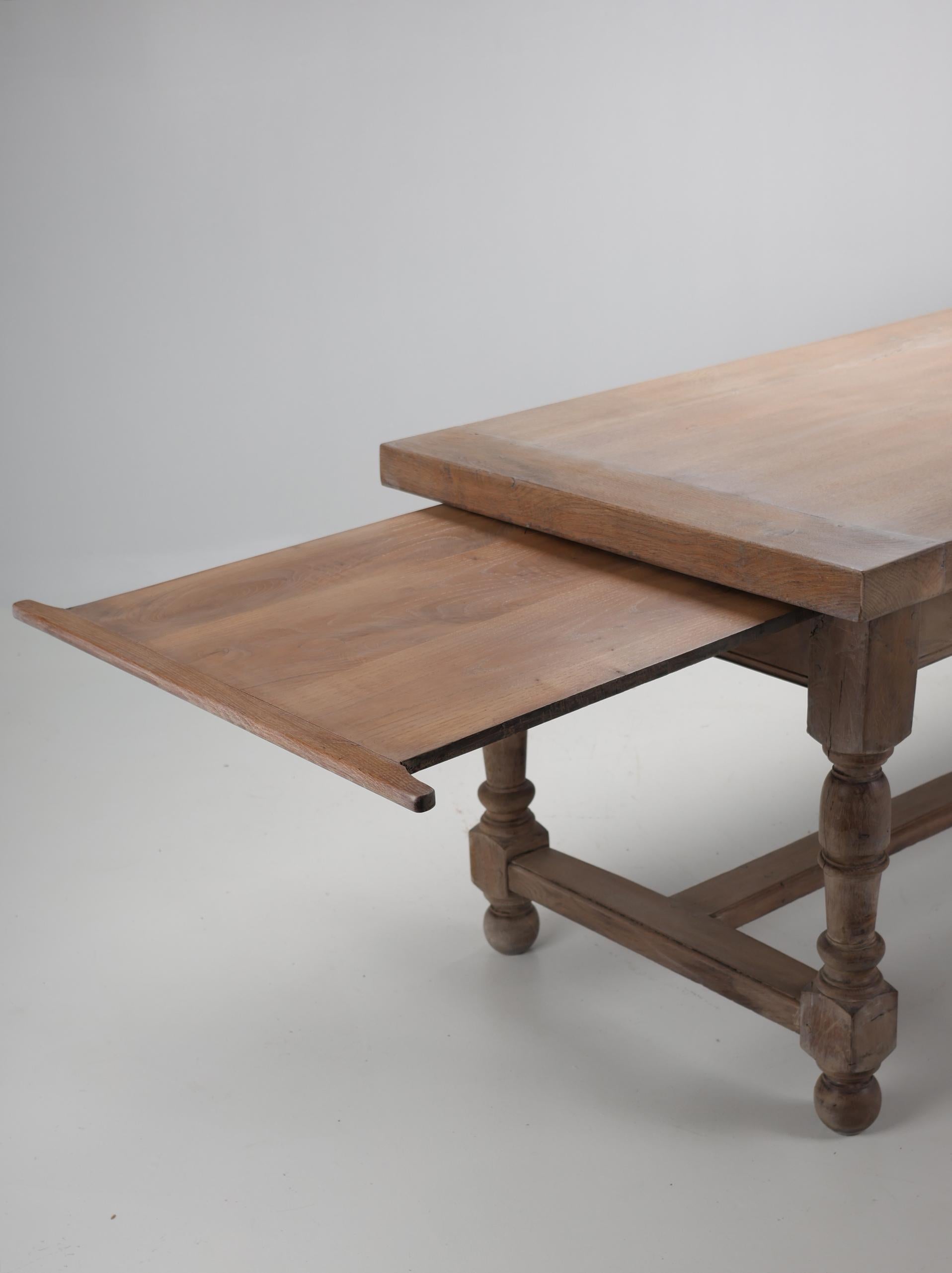 Mesa de comedor de roble macizo del siglo XIX en venta 6