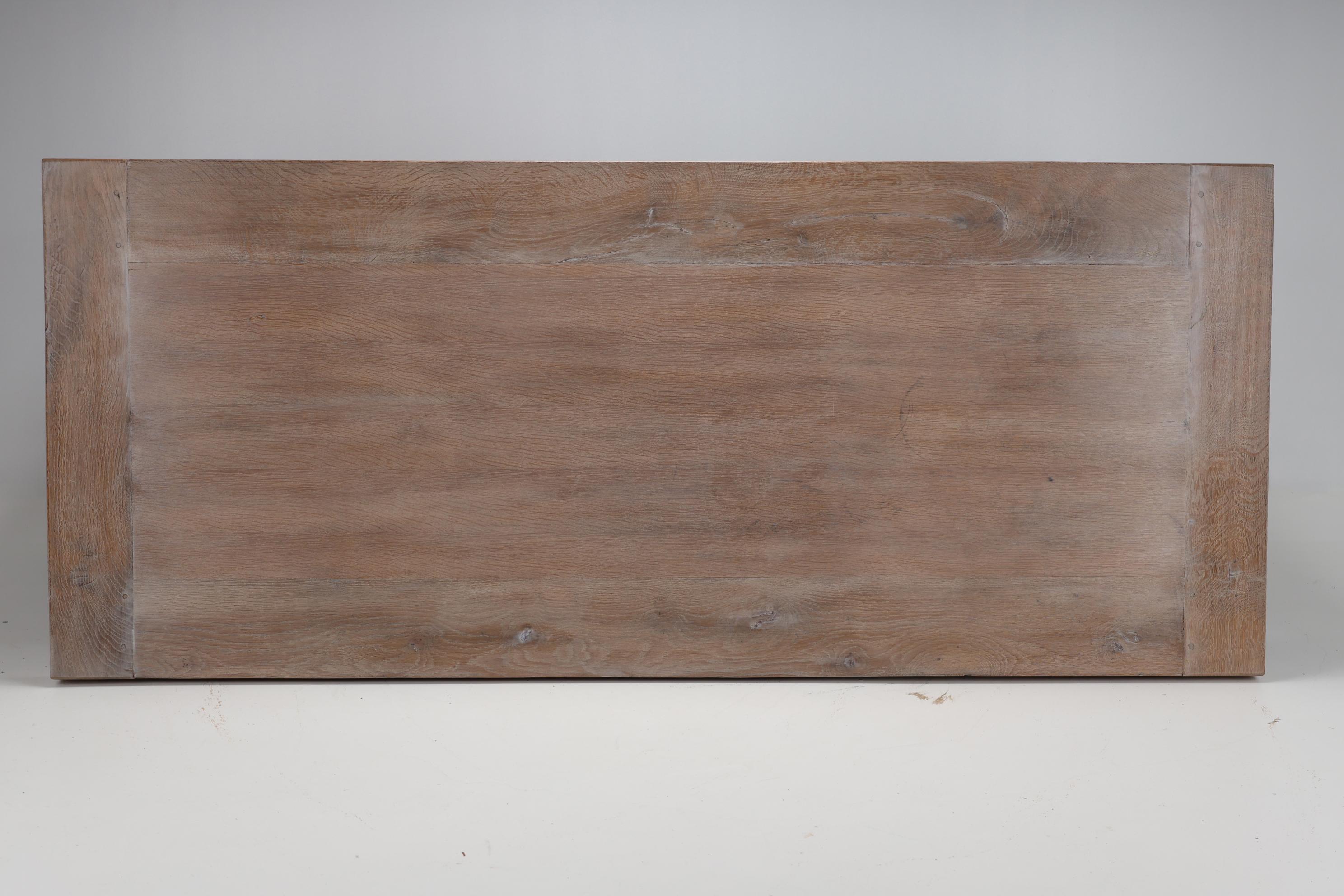 Mesa de comedor de roble macizo del siglo XIX en venta 8