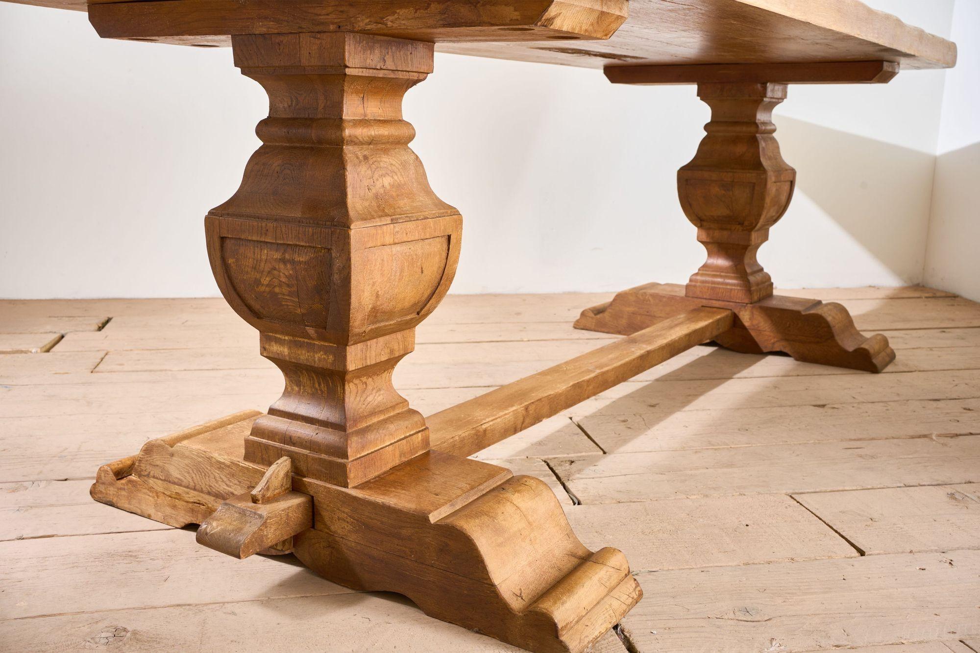 Oak 19th century Solid oak dining table For Sale