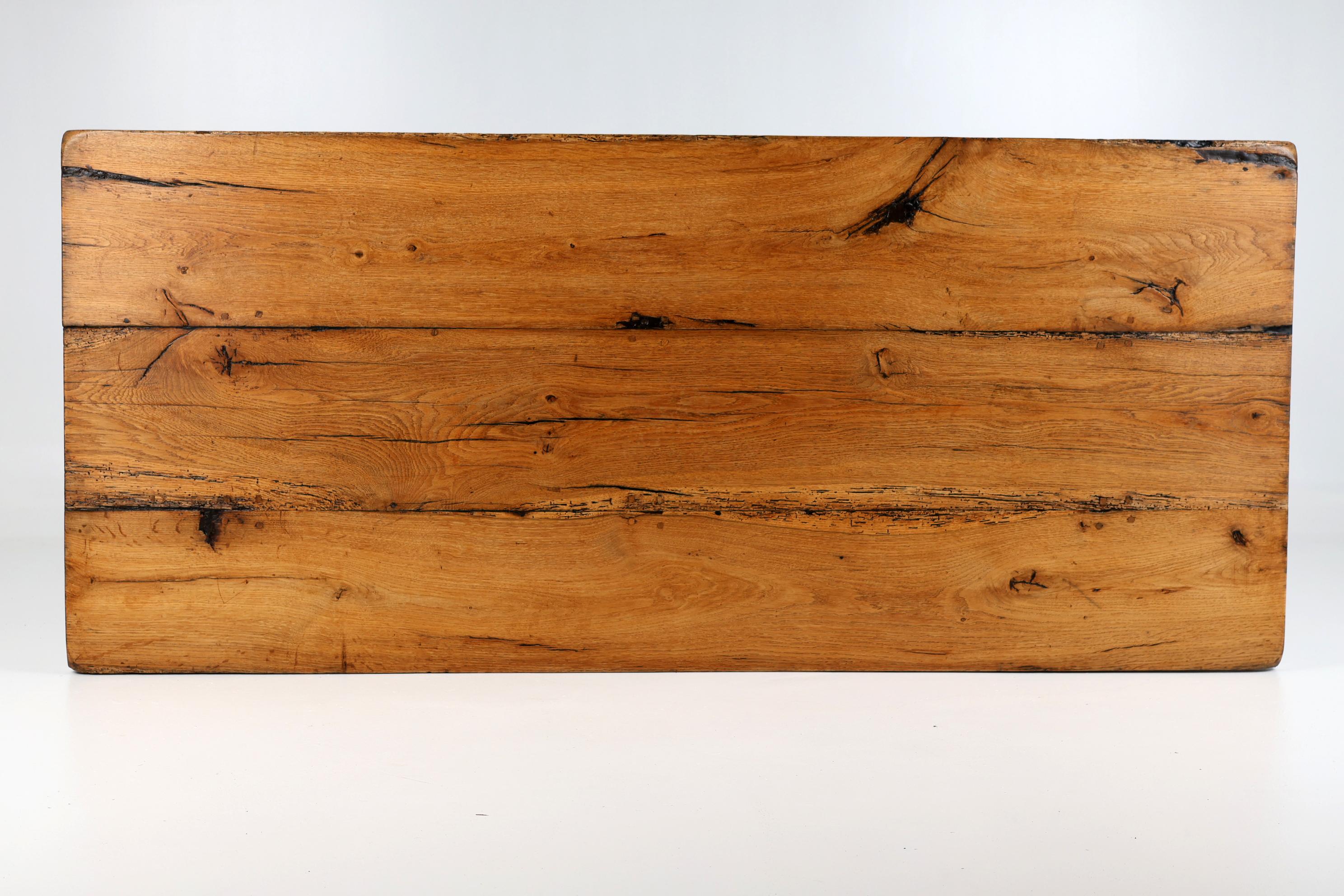 Table de salle à manger en Oak Oak massif du 19ème siècle avec une belle Patina en vente 3