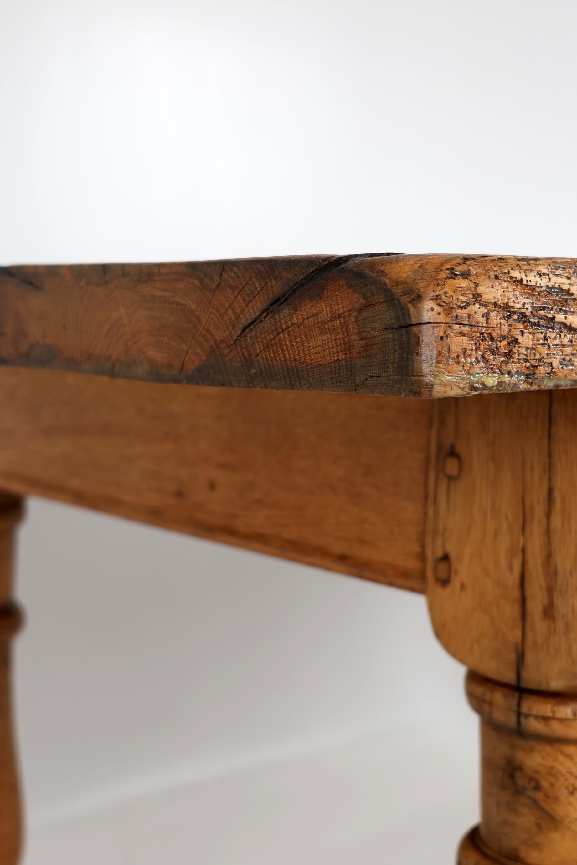 Table de salle à manger en Oak Oak massif du 19ème siècle avec une belle Patina en vente 12