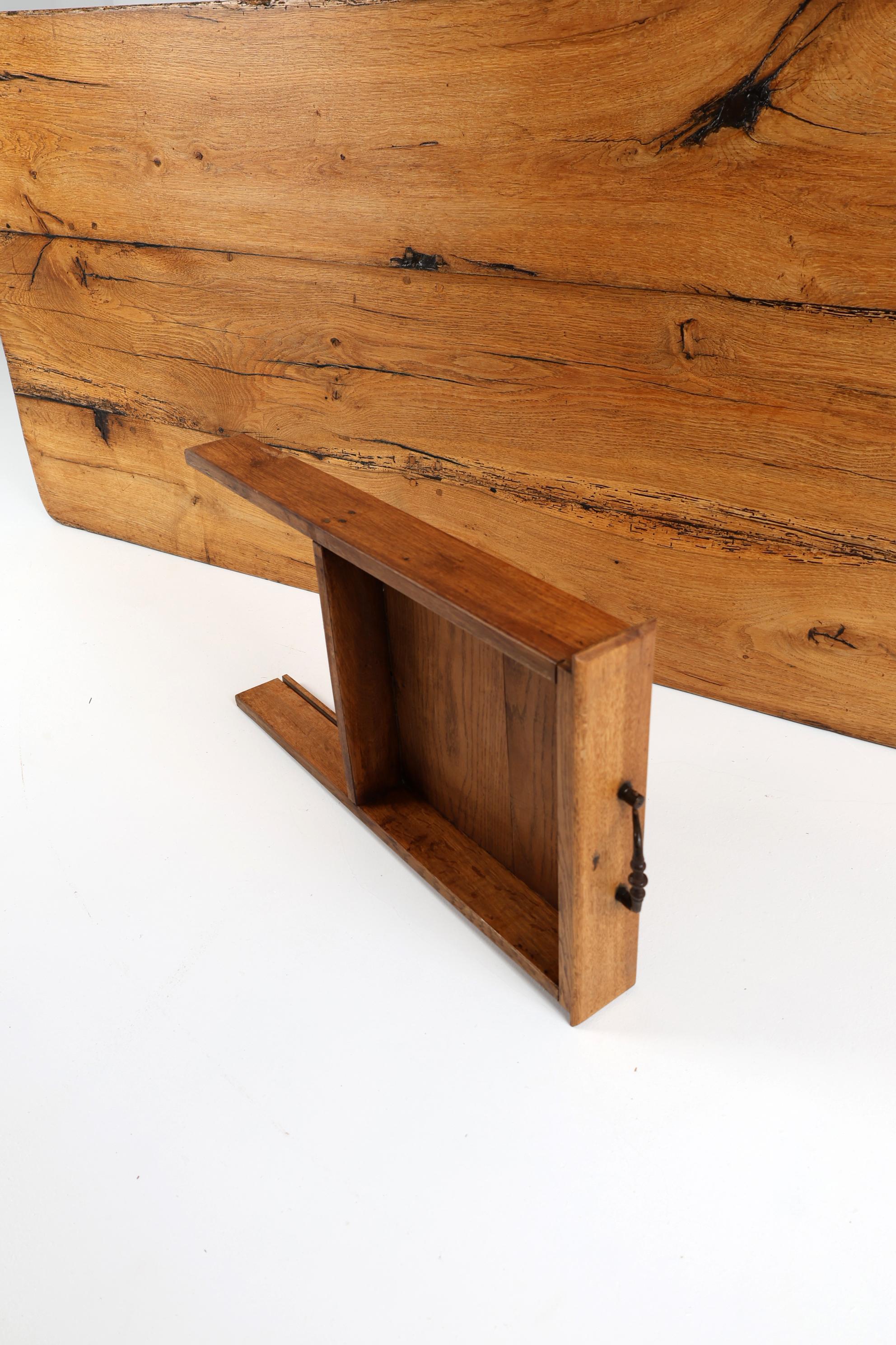 Table de salle à manger en Oak Oak massif du 19ème siècle avec une belle Patina en vente 1