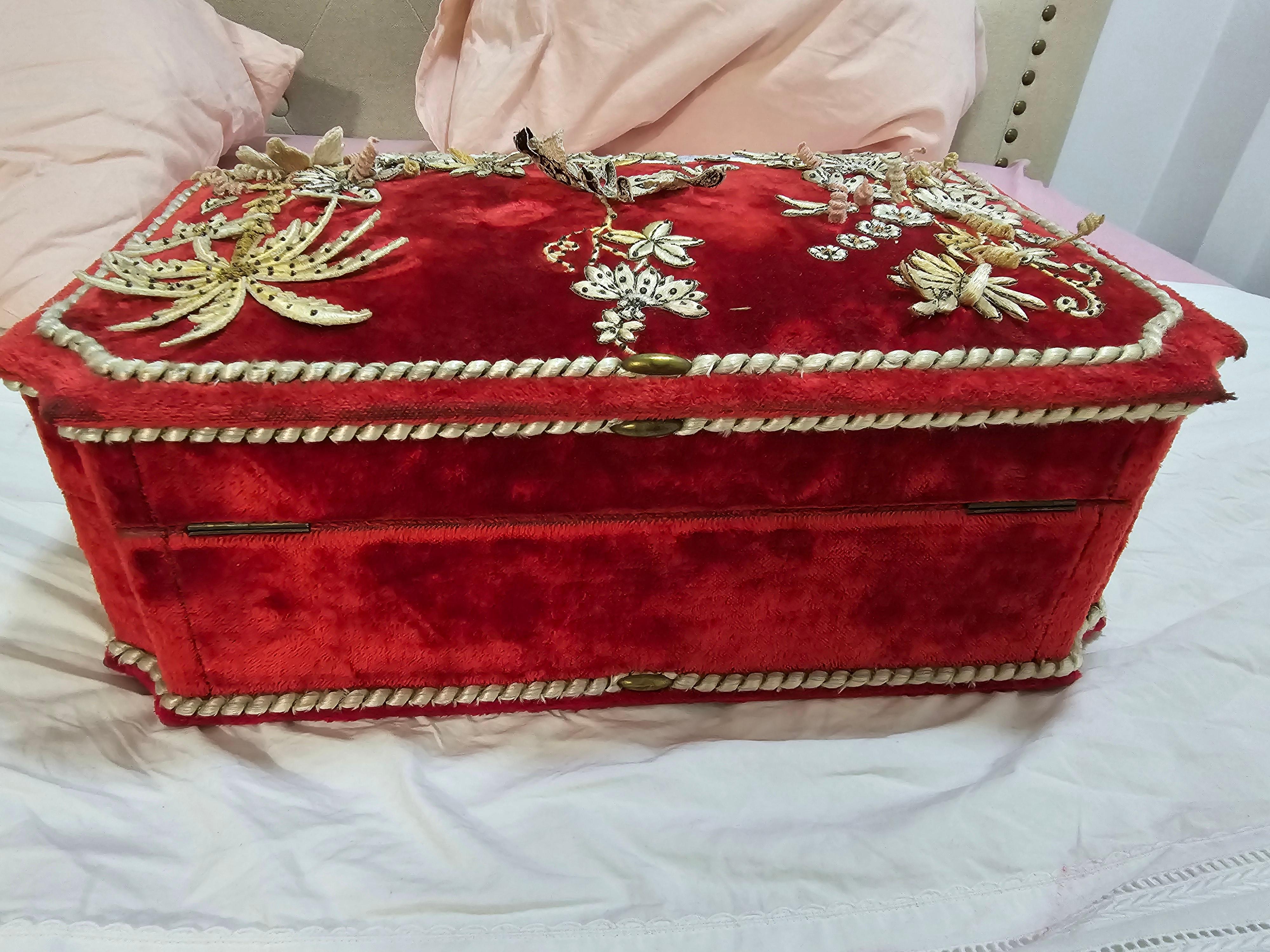 19th Century Solid Silver Baptismal Set For Sale 12