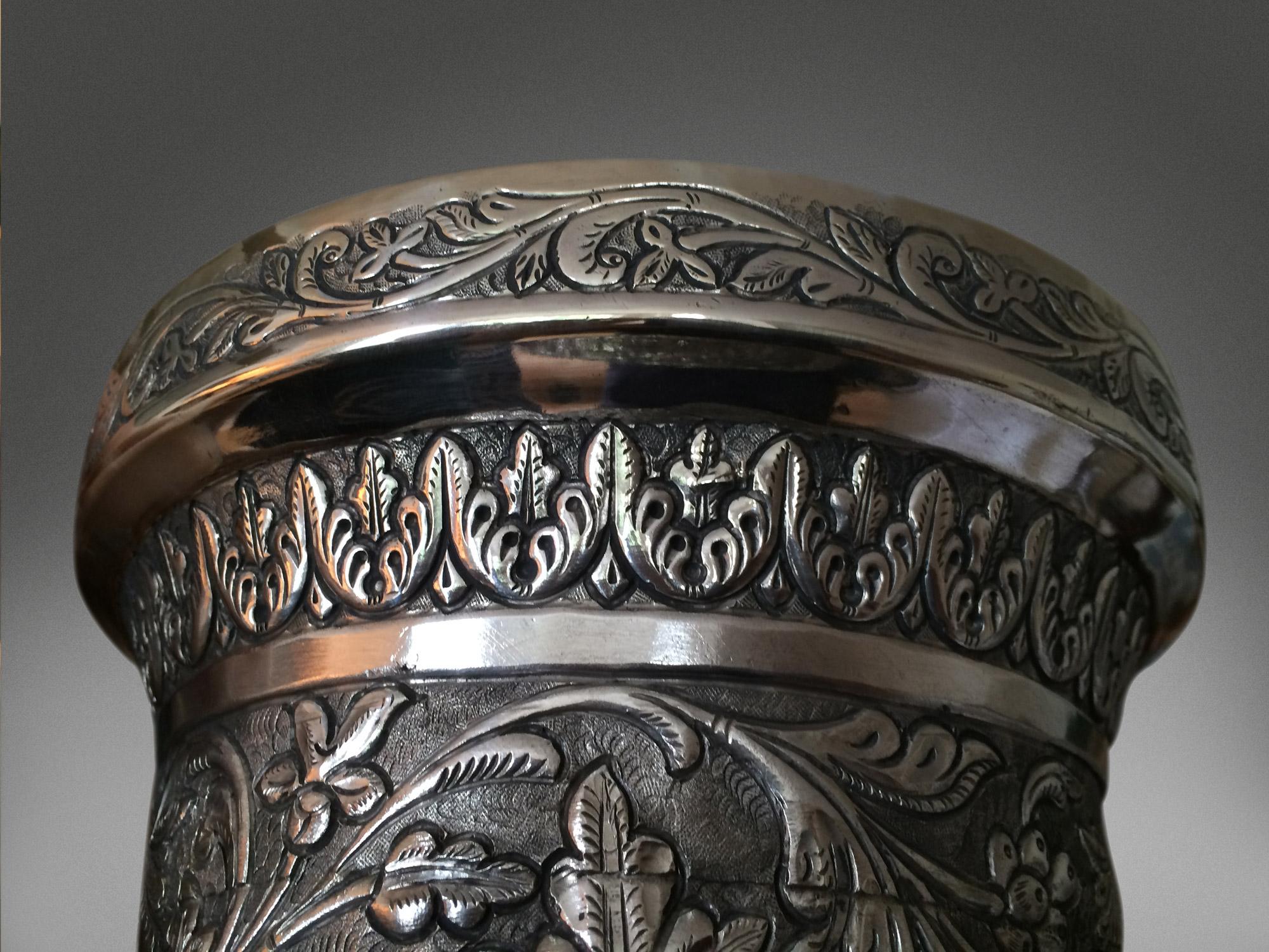 A very rare solid silver Indochinese jar-shaped vase.
Early 19th Century.
Measures: H: 43cm (17”) x D: 24cm ( 9.7”).