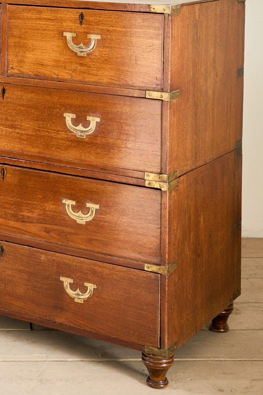 Teak Cassettiera da campagna anglo-indiana in teak massiccio del XIX secolo in vendita