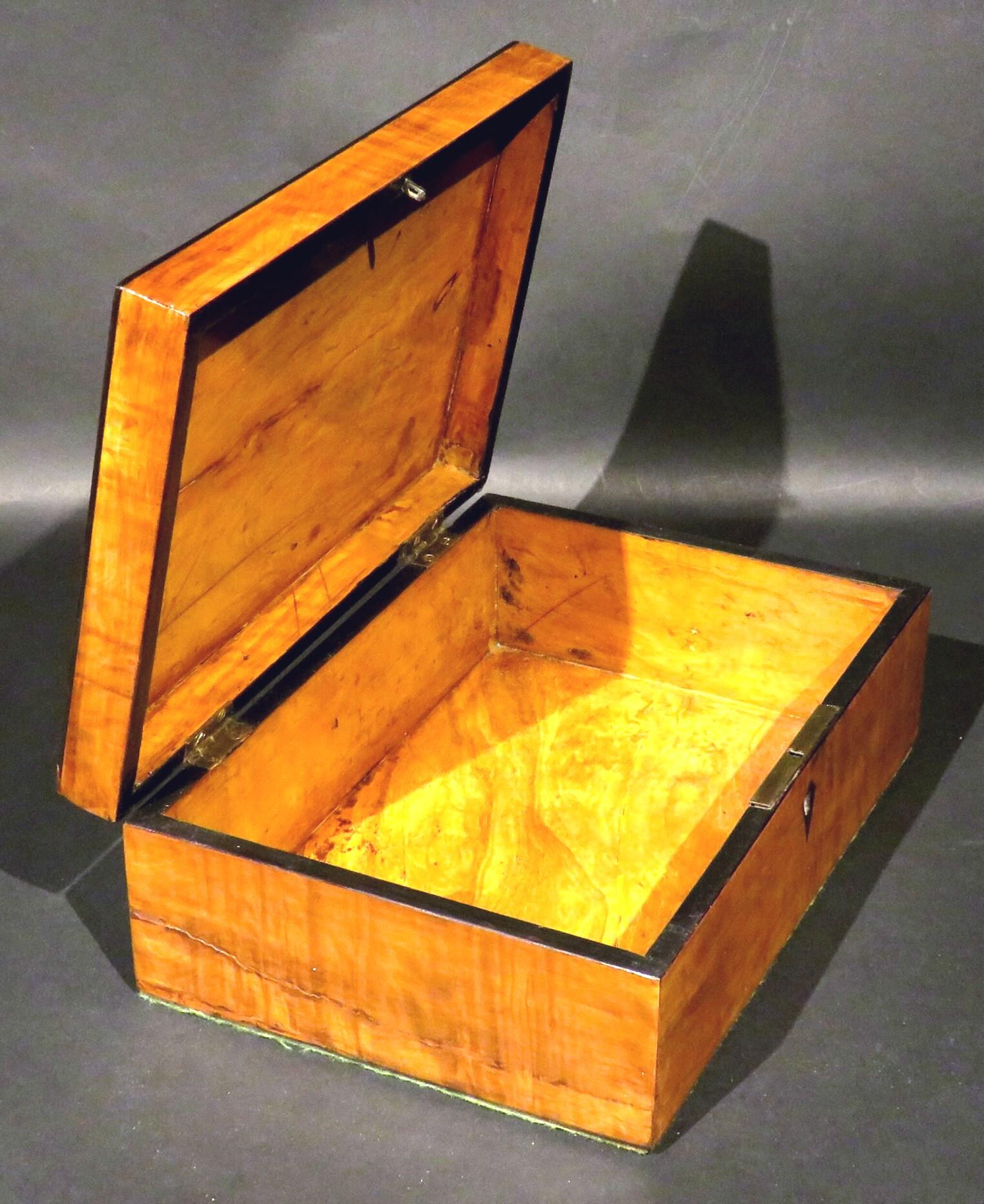 19. Jahrhundert Sorrento Intarsien-Schmuckkästchen / Trinket Box, Italien um 1880 im Angebot 3