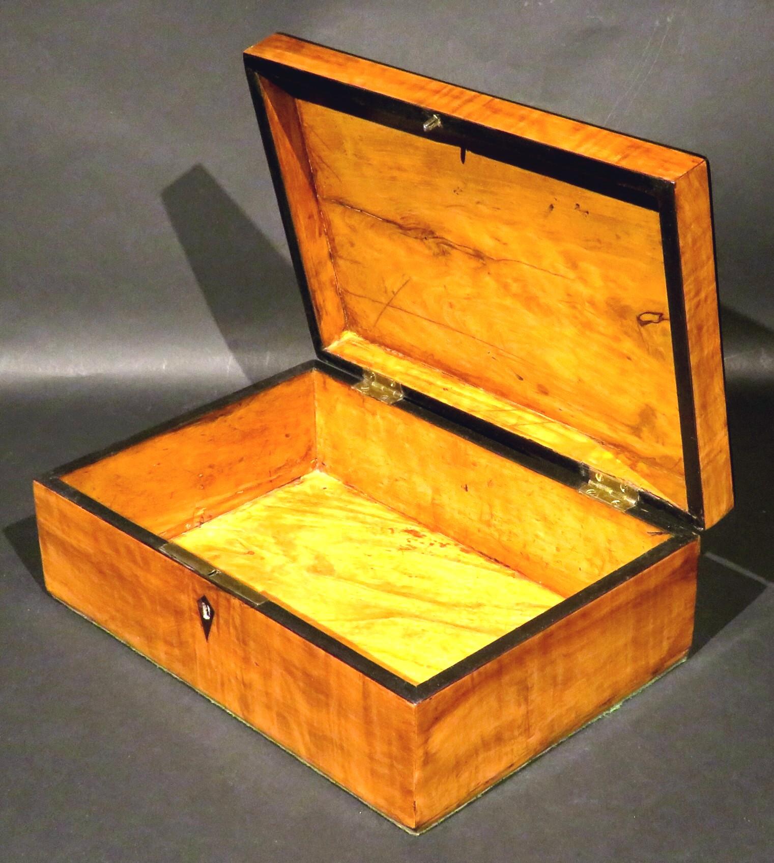 19. Jahrhundert Sorrento Intarsien-Schmuckkästchen / Trinket Box, Italien um 1880 im Angebot 4