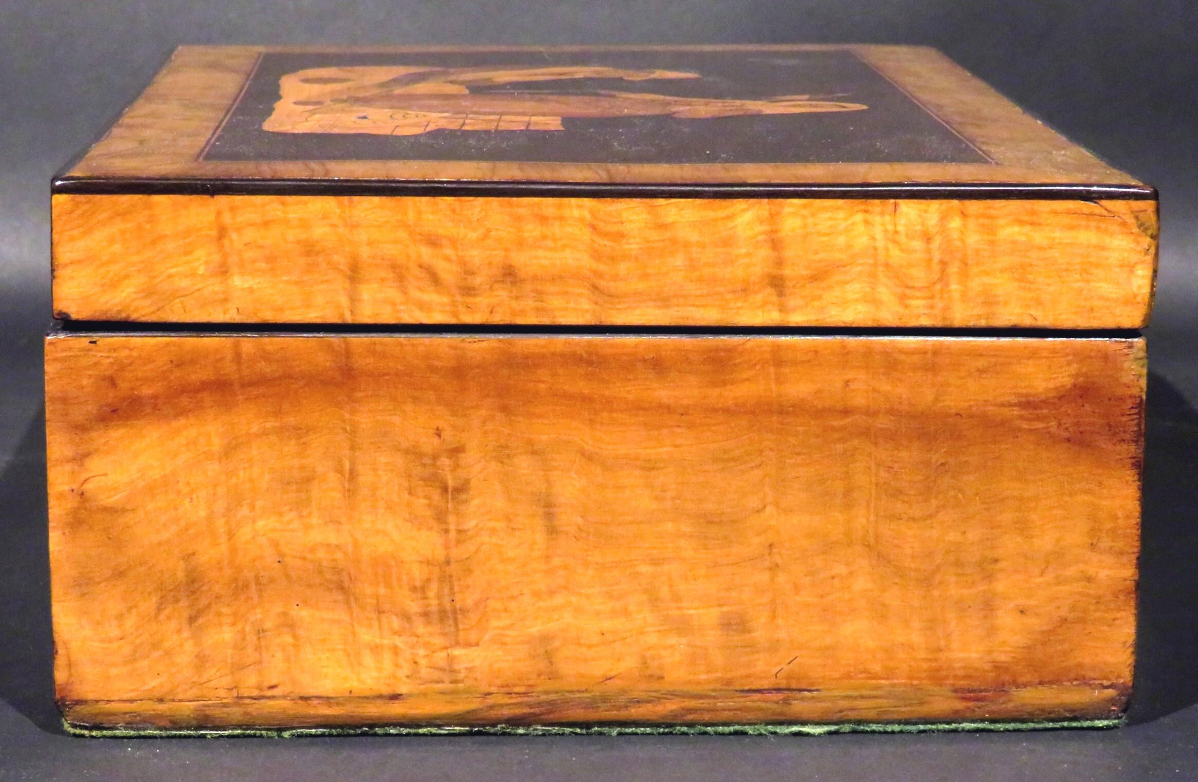 19. Jahrhundert Sorrento Intarsien-Schmuckkästchen / Trinket Box, Italien um 1880 (Walnuss) im Angebot