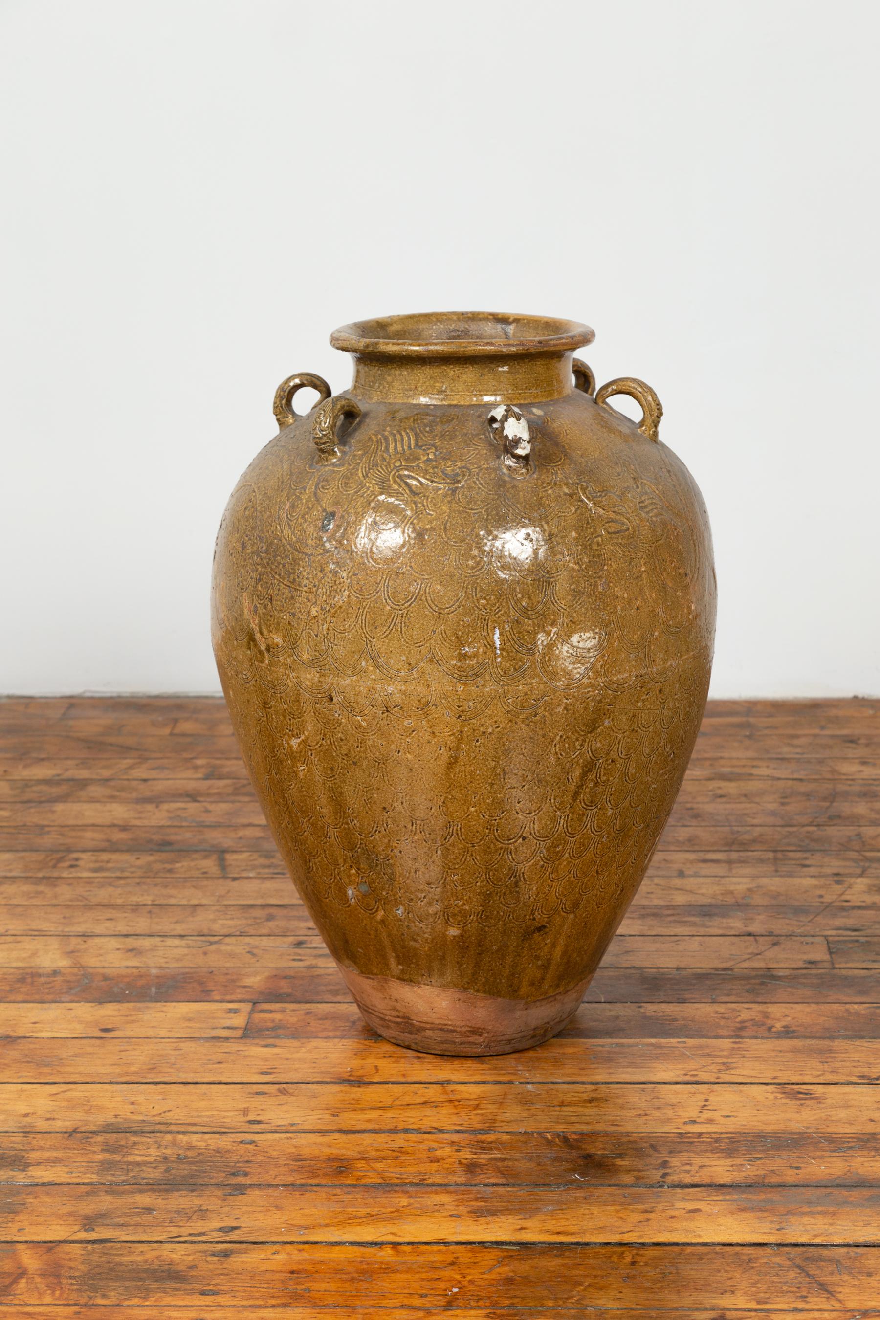 Pot à eau Martaban du Sud-Est du 19e siècle avec motifs de dragons et poignées en vente 6
