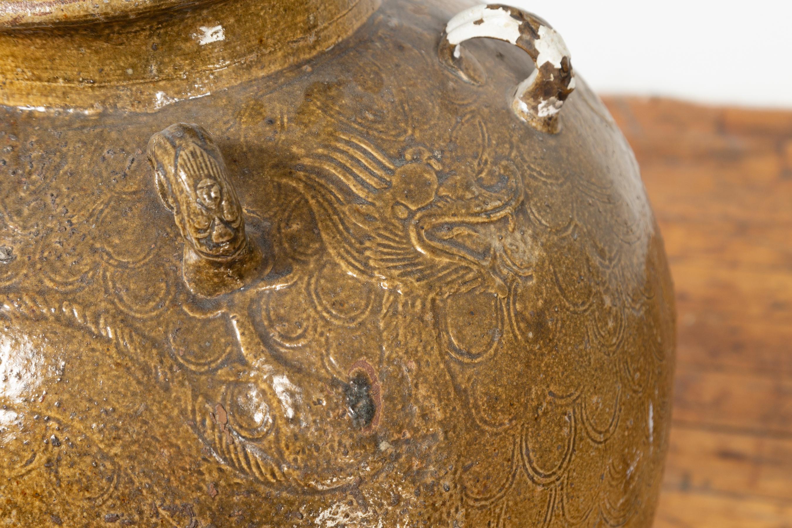 Südostasiatisches Martaban-Wassergefäß aus dem 19. Jahrhundert mit Drachenmotiven und Griffen (Keramik) im Angebot